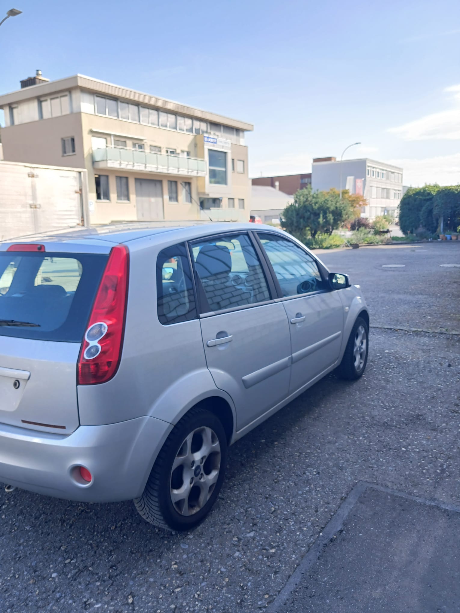 FORD Fiesta 1.4 16V Trend-image-4
