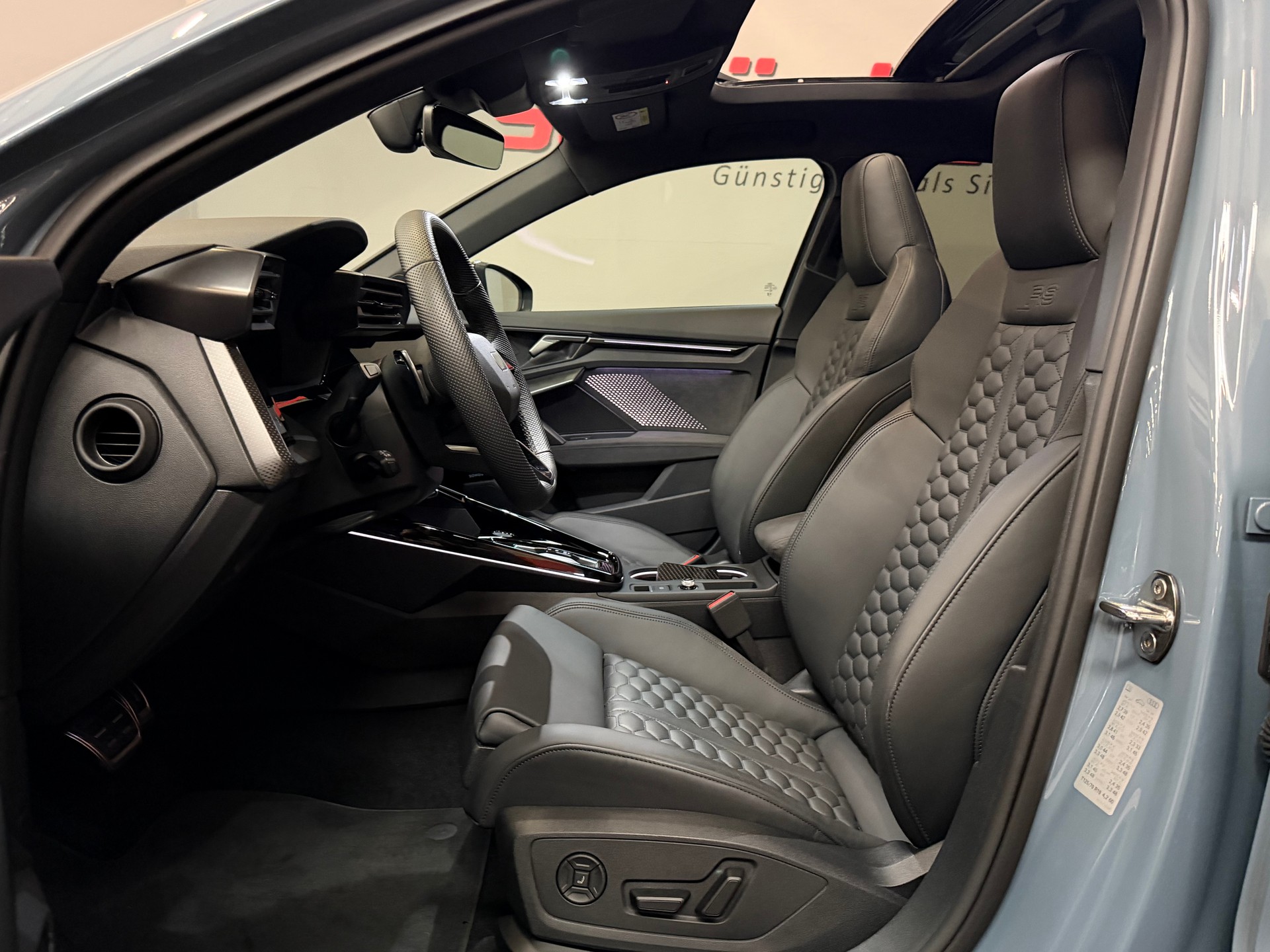 AUDI RS3 Sportback 2.5 TSI quattro S-tronic-image-13