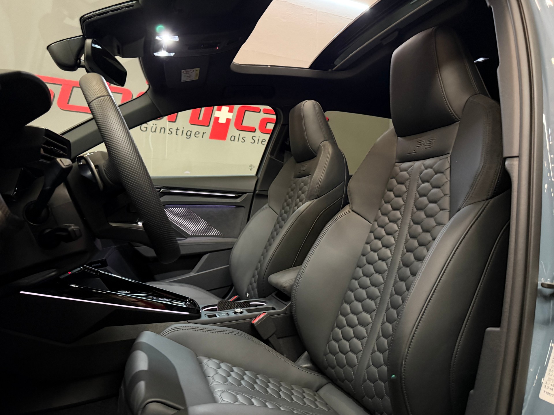 AUDI RS3 Sportback 2.5 TSI quattro S-tronic-image-14