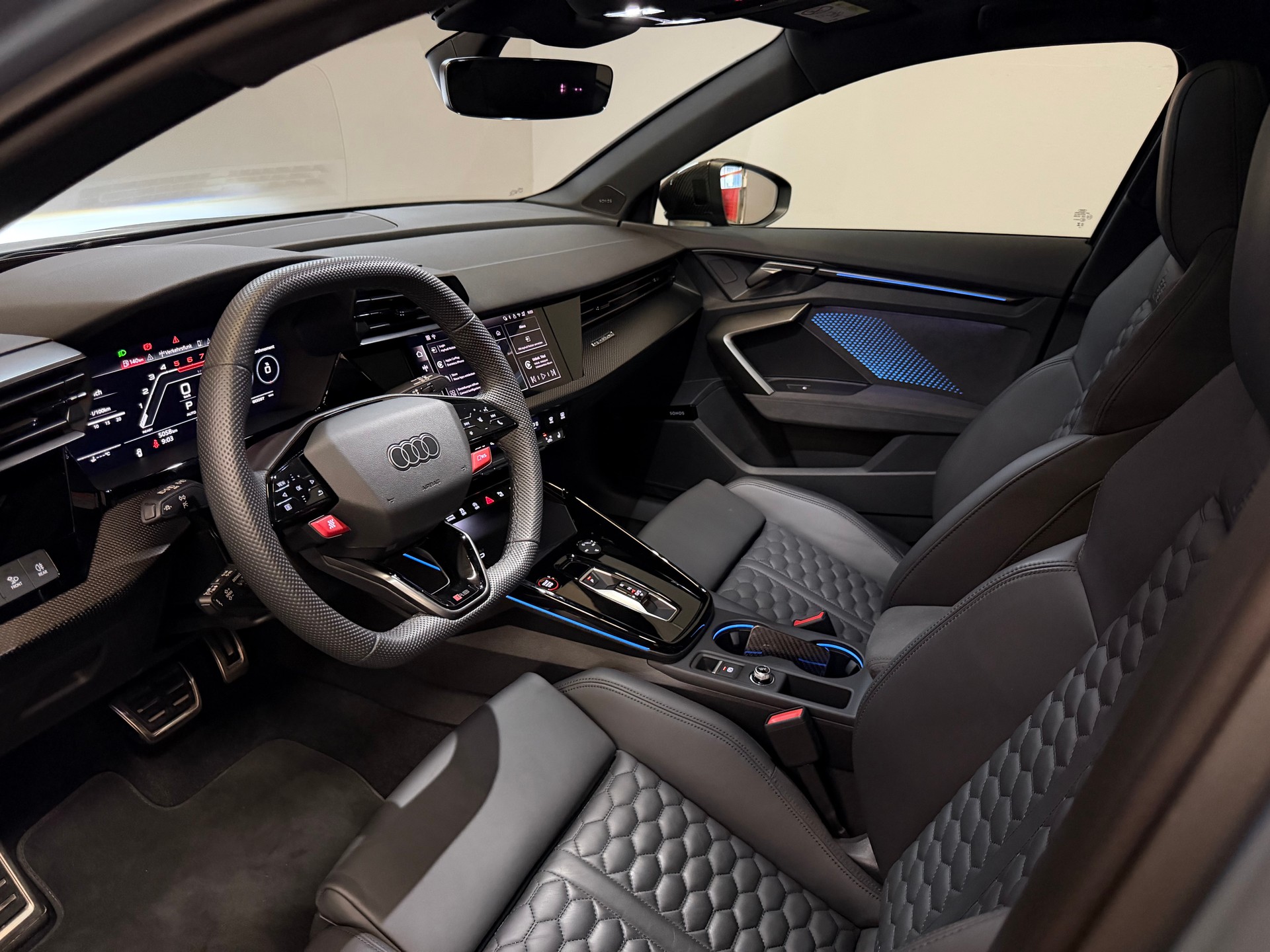 AUDI RS3 Sportback 2.5 TSI quattro S-tronic-image-16