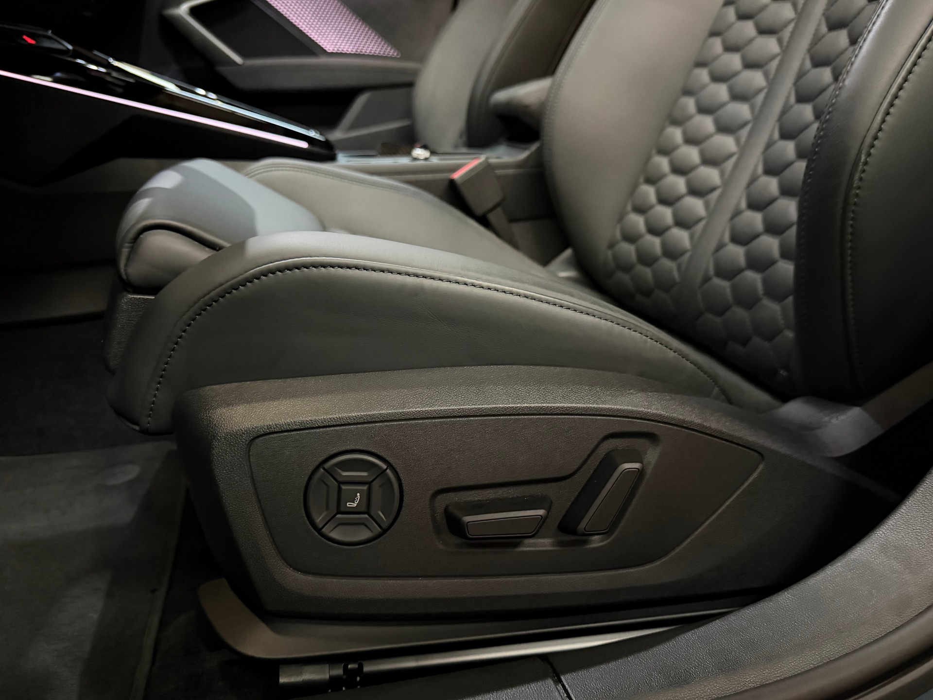 AUDI RS3 Sportback 2.5 TSI quattro S-tronic-image-15