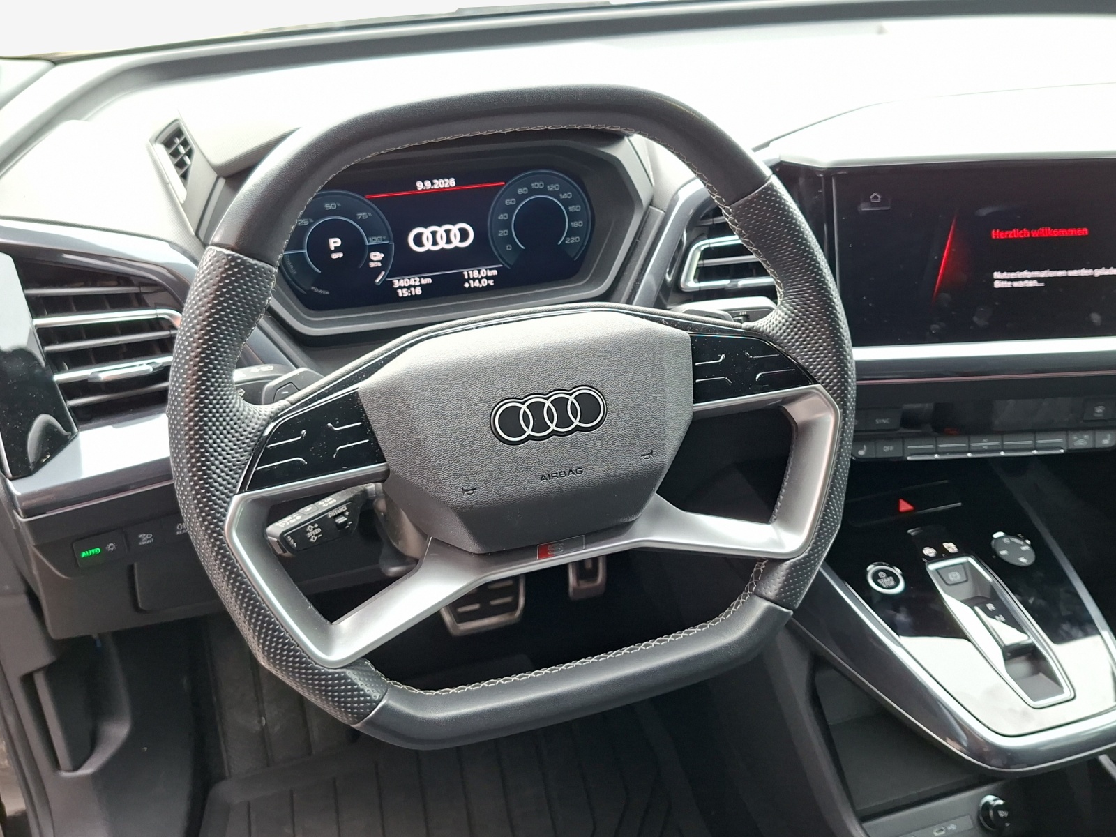 AUDI Q4 e-tron 45 quattro-image-10