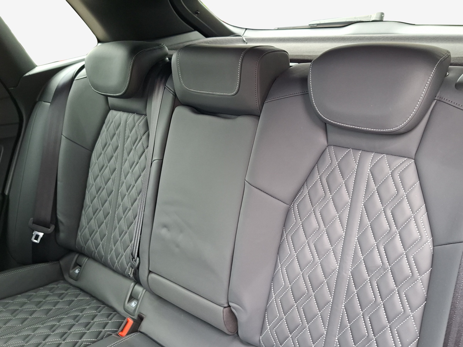 AUDI Q4 e-tron 45 quattro-image-12