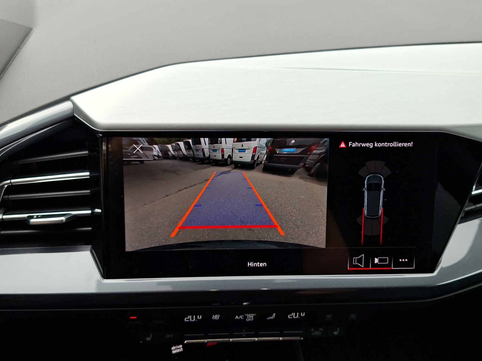 AUDI Q4 e-tron 45 quattro-image-16