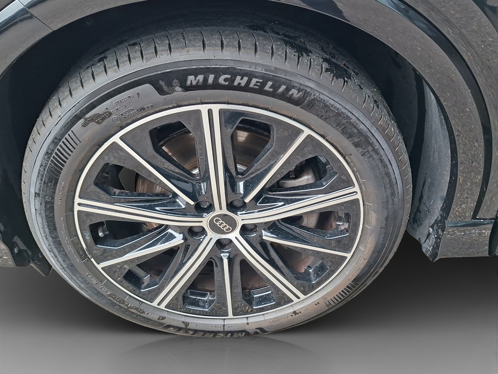 AUDI Q4 e-tron 45 quattro-image-14