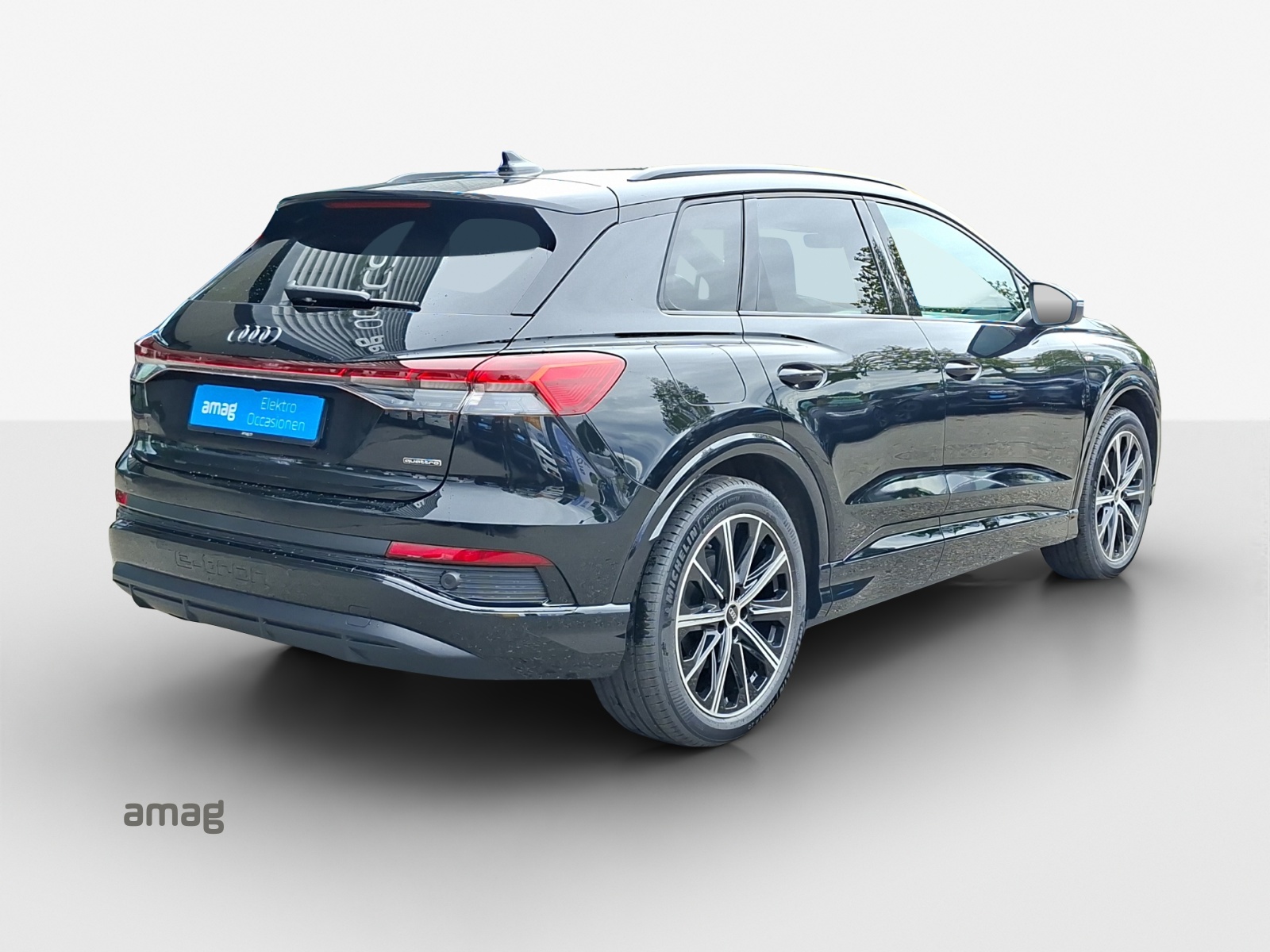 AUDI Q4 e-tron 45 quattro-image-5