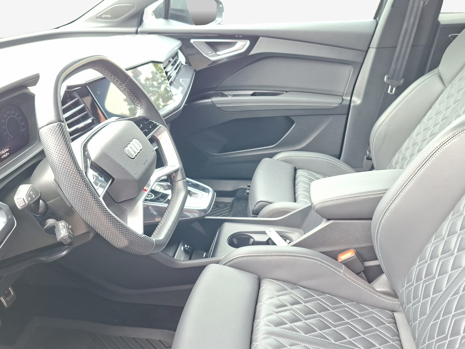 AUDI Q4 e-tron 45 quattro-image-8