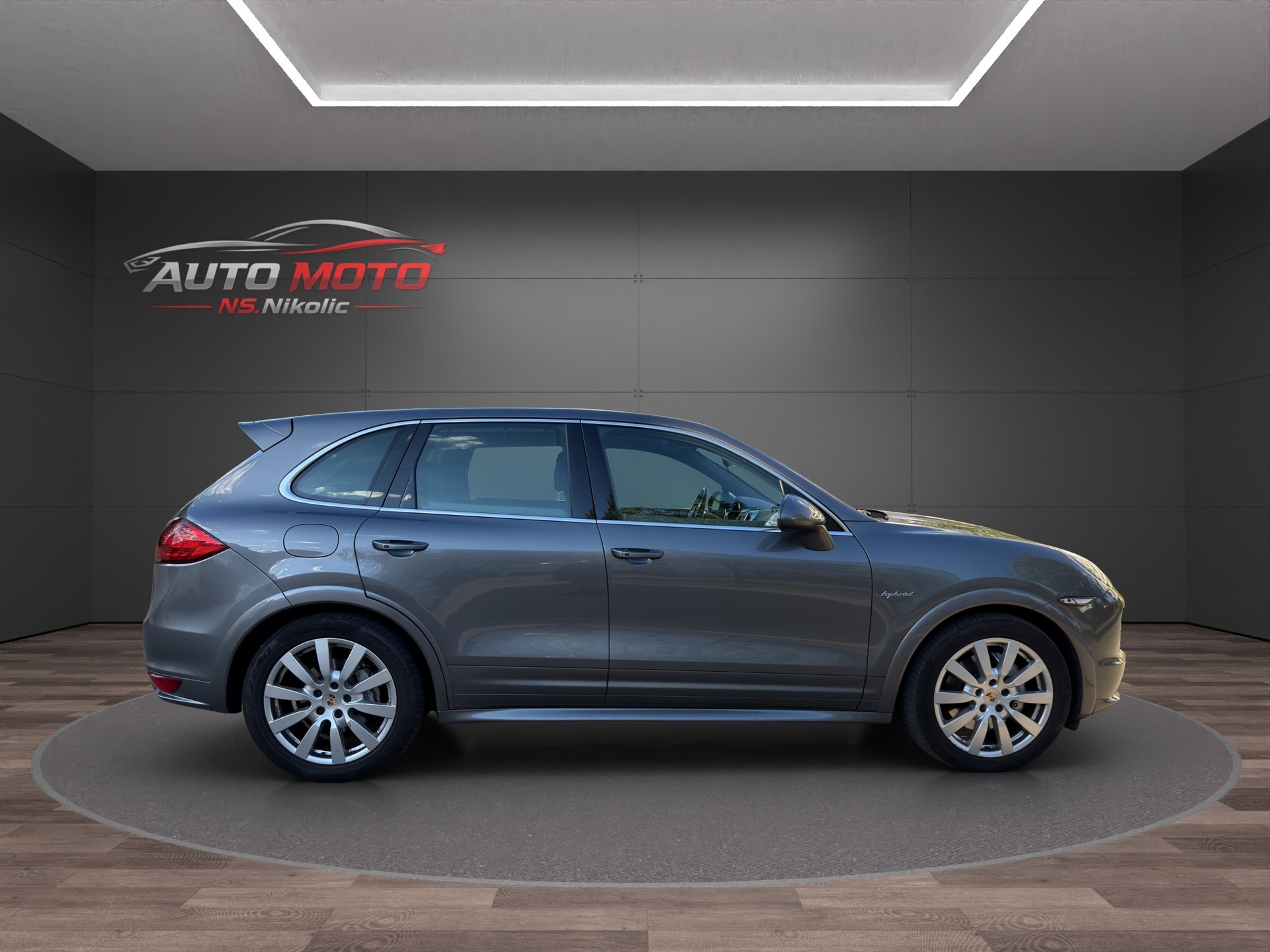 PORSCHE Cayenne S Hybrid-image-4