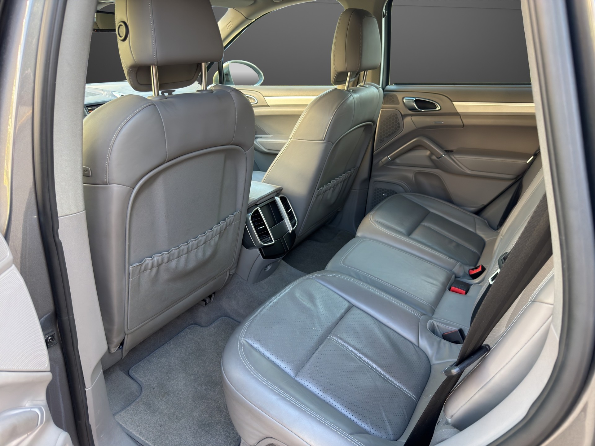PORSCHE Cayenne S Hybrid-image-9