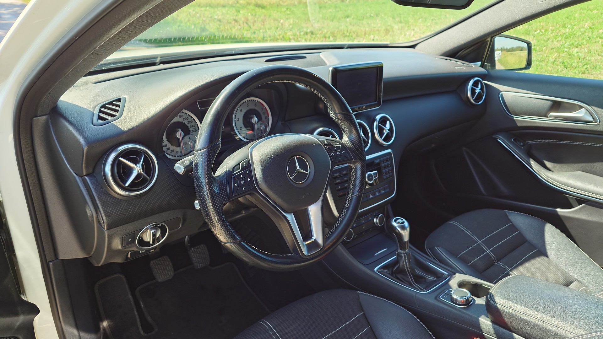 MERCEDES-BENZ A 200 Night Star-image-9