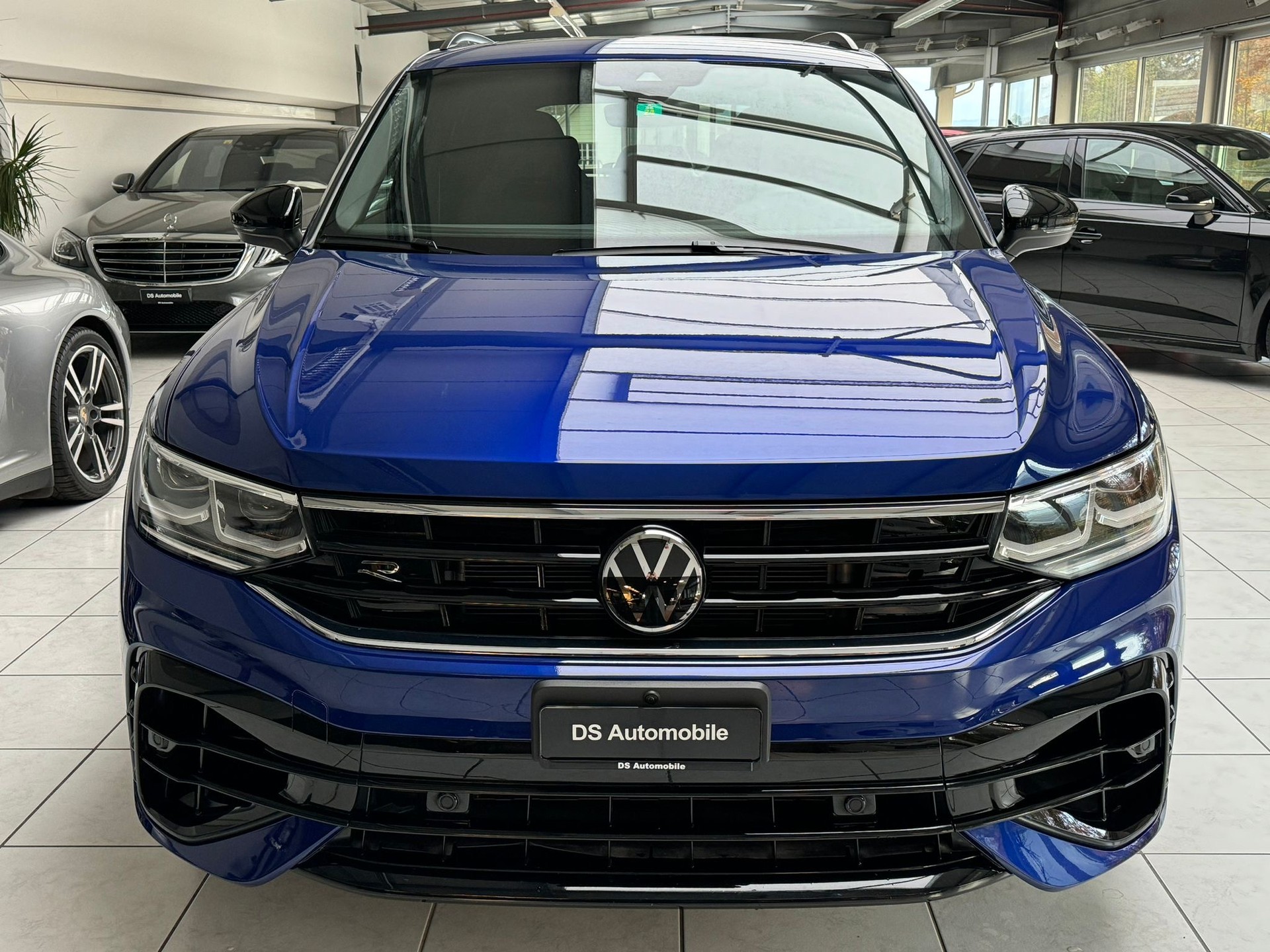 VW Tiguan 2.0TSI R 4Motion DSG-image-14