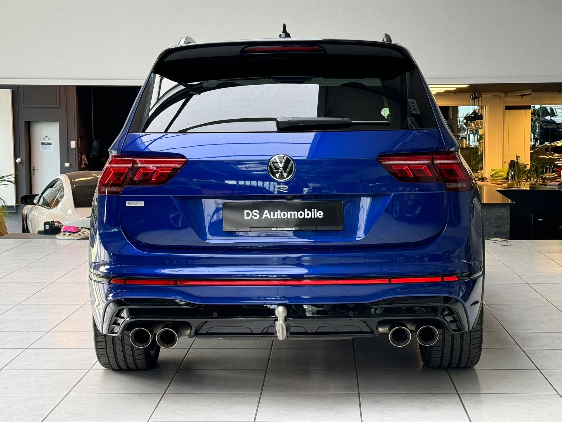 VW Tiguan 2.0TSI R 4Motion DSG-image-4