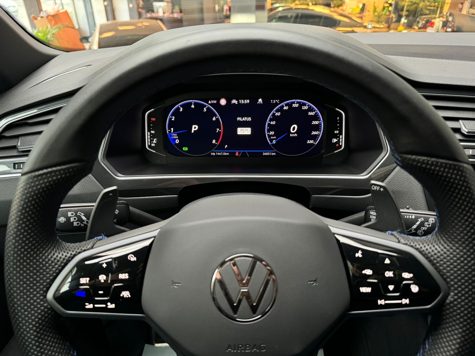 VW Tiguan 2.0TSI R 4Motion DSG-image-8
