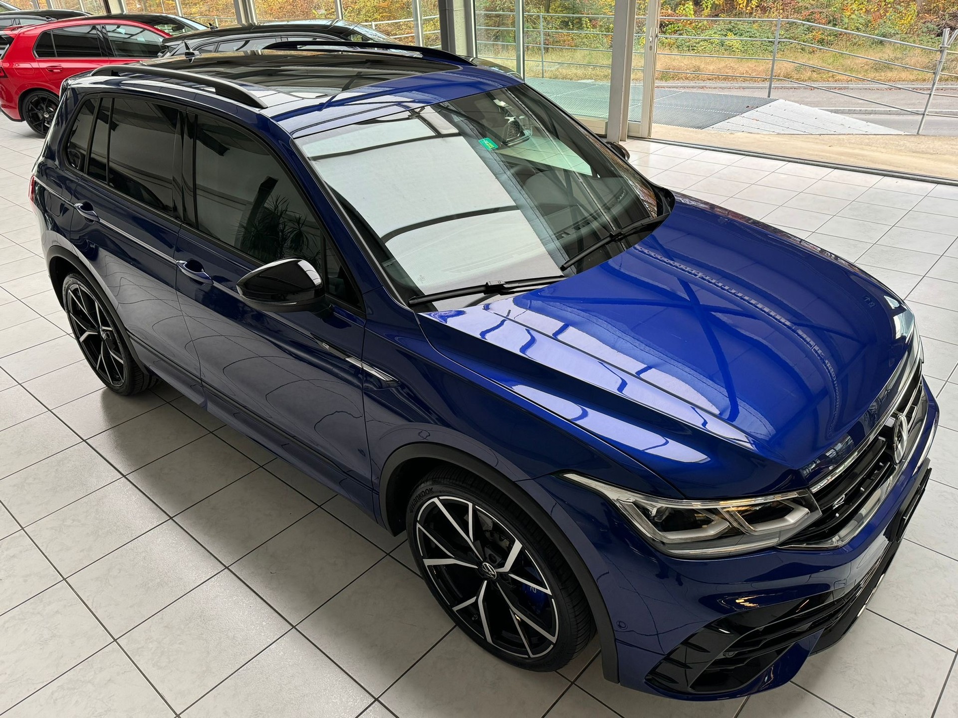 VW Tiguan 2.0TSI R 4Motion DSG-image-2
