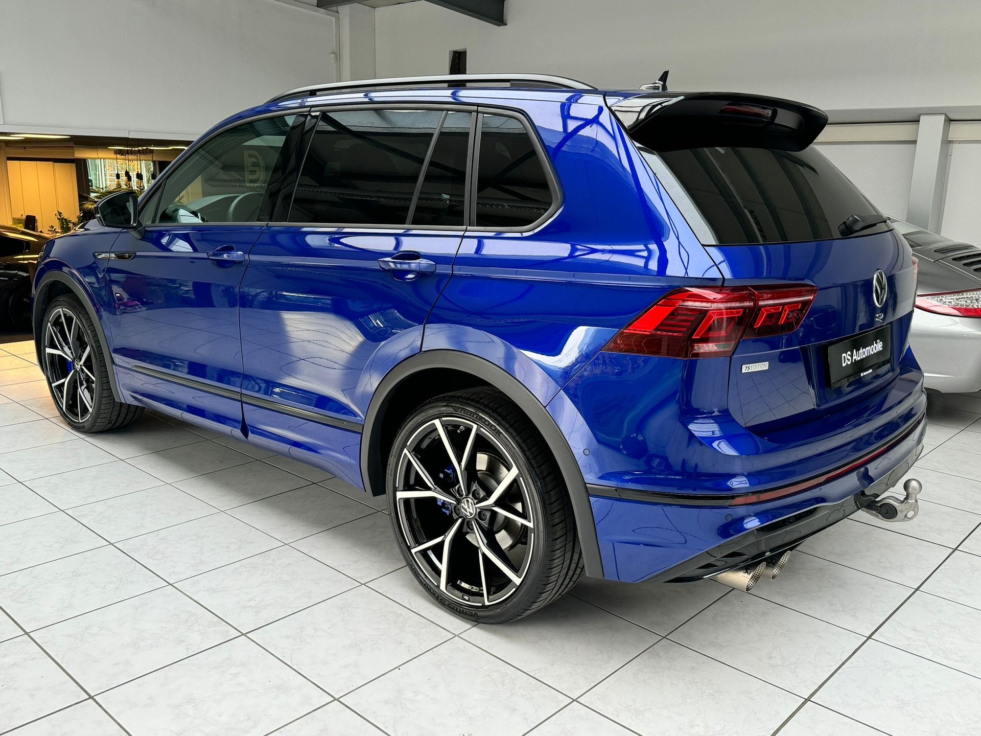 VW Tiguan 2.0TSI R 4Motion DSG-image-3