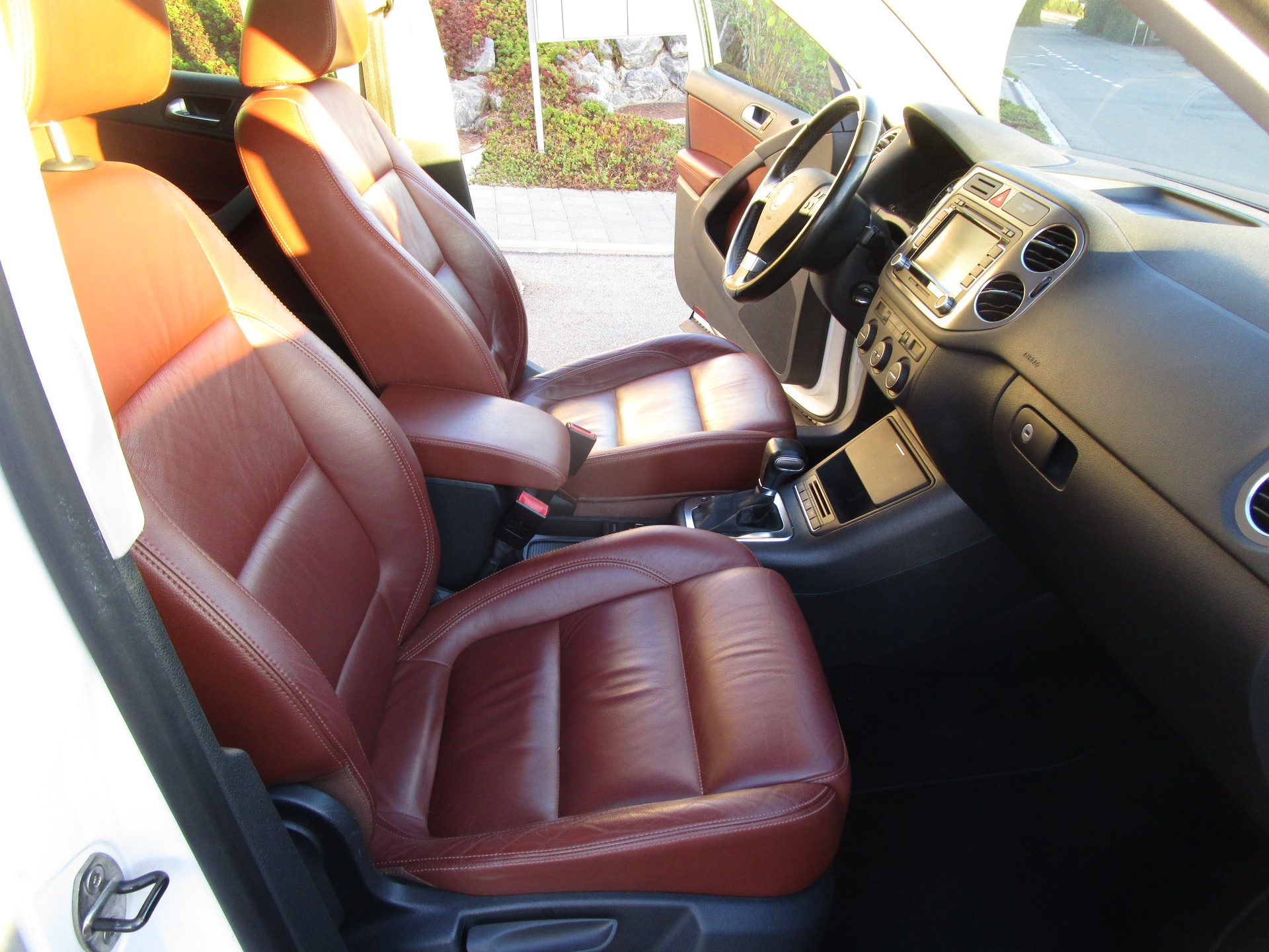 VW 2.0 TSI 200 Sport & Style-image-15