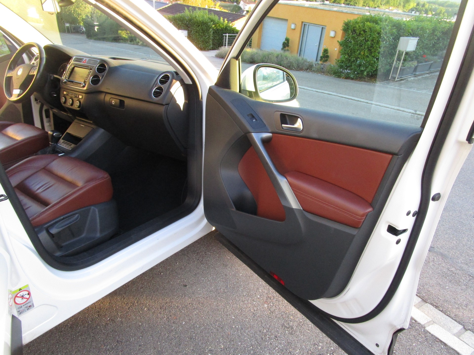 VW 2.0 TSI 200 Sport & Style-image-10