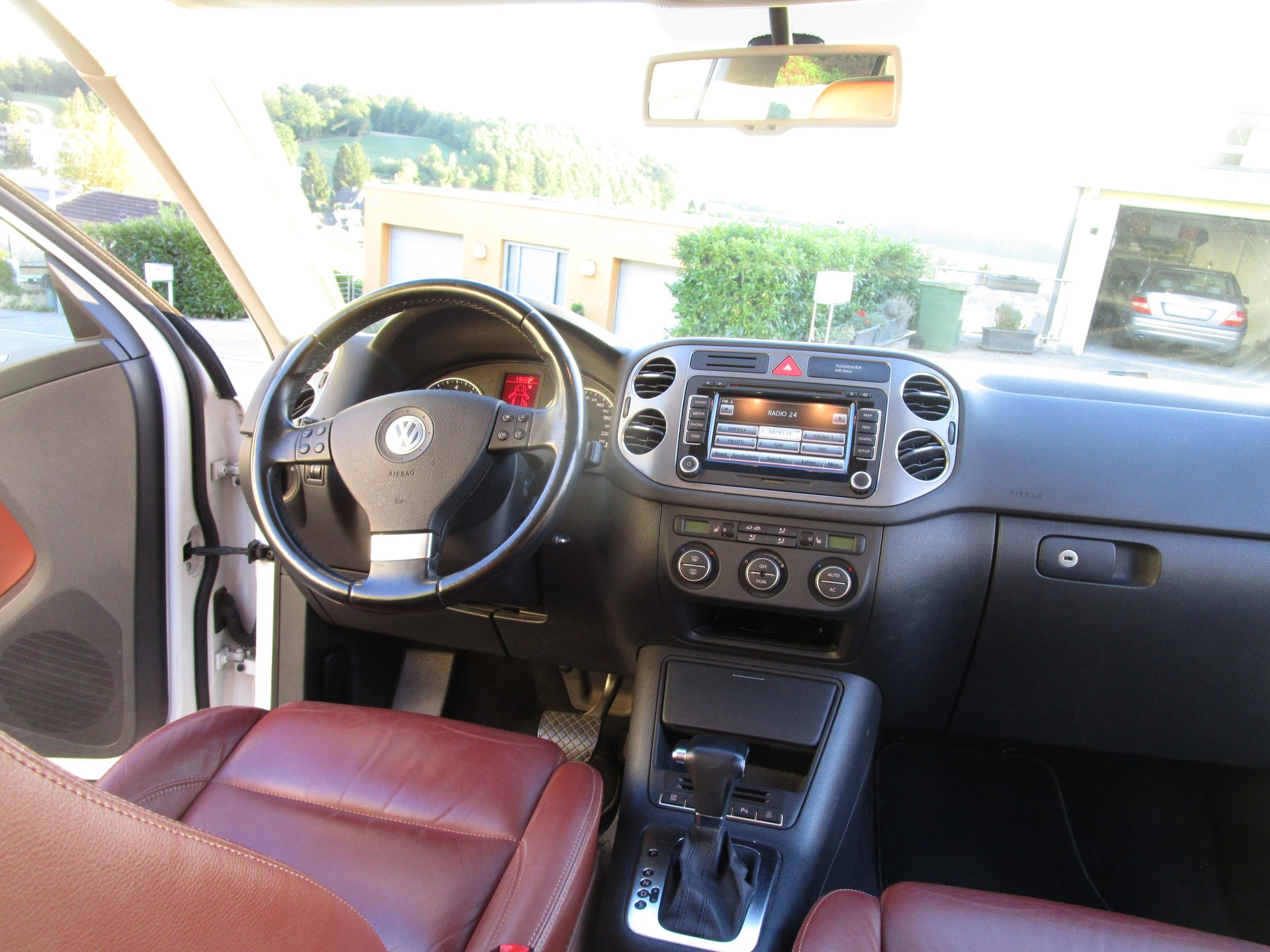 VW 2.0 TSI 200 Sport & Style-image-12