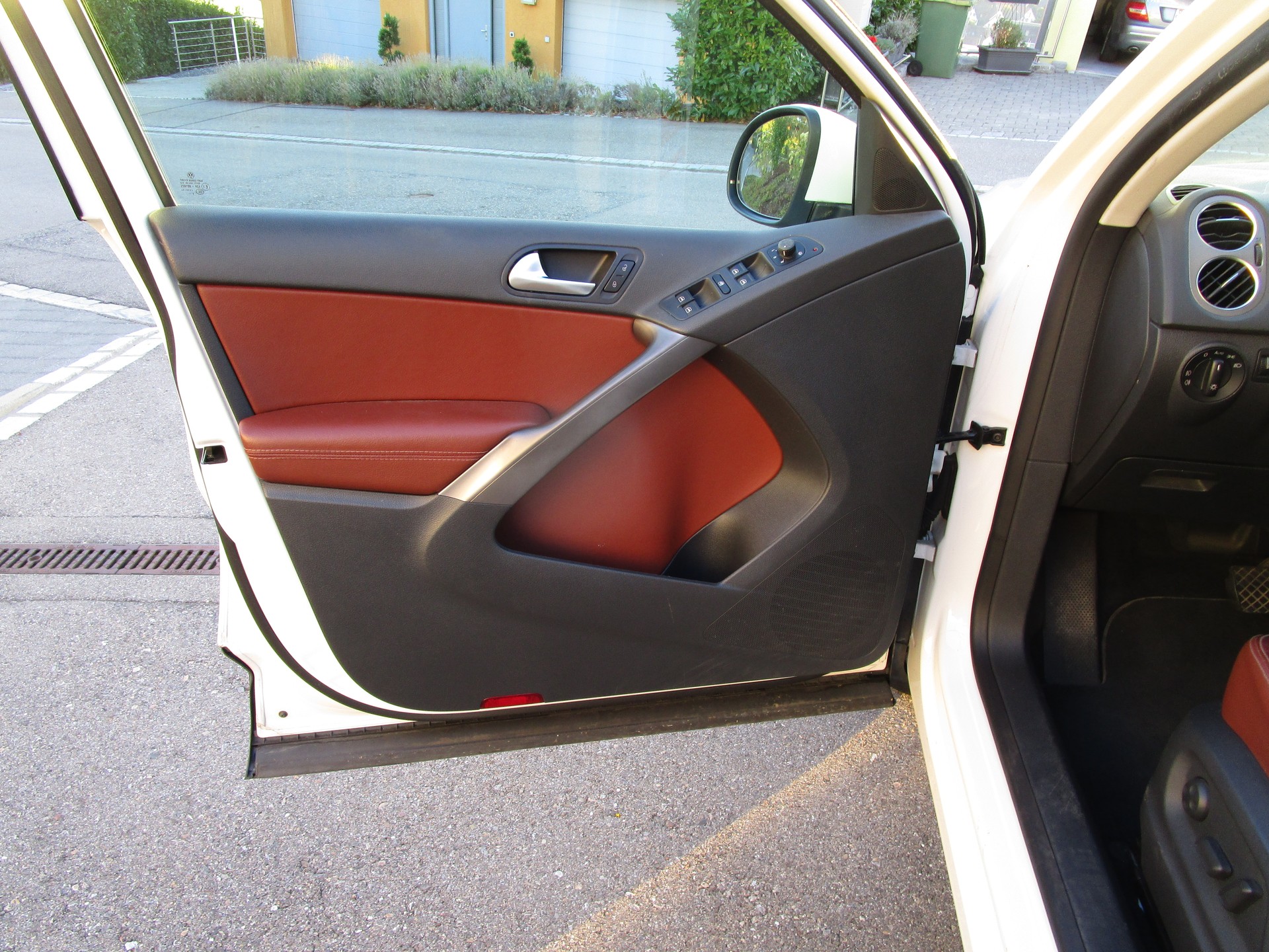 VW 2.0 TSI 200 Sport & Style-image-11