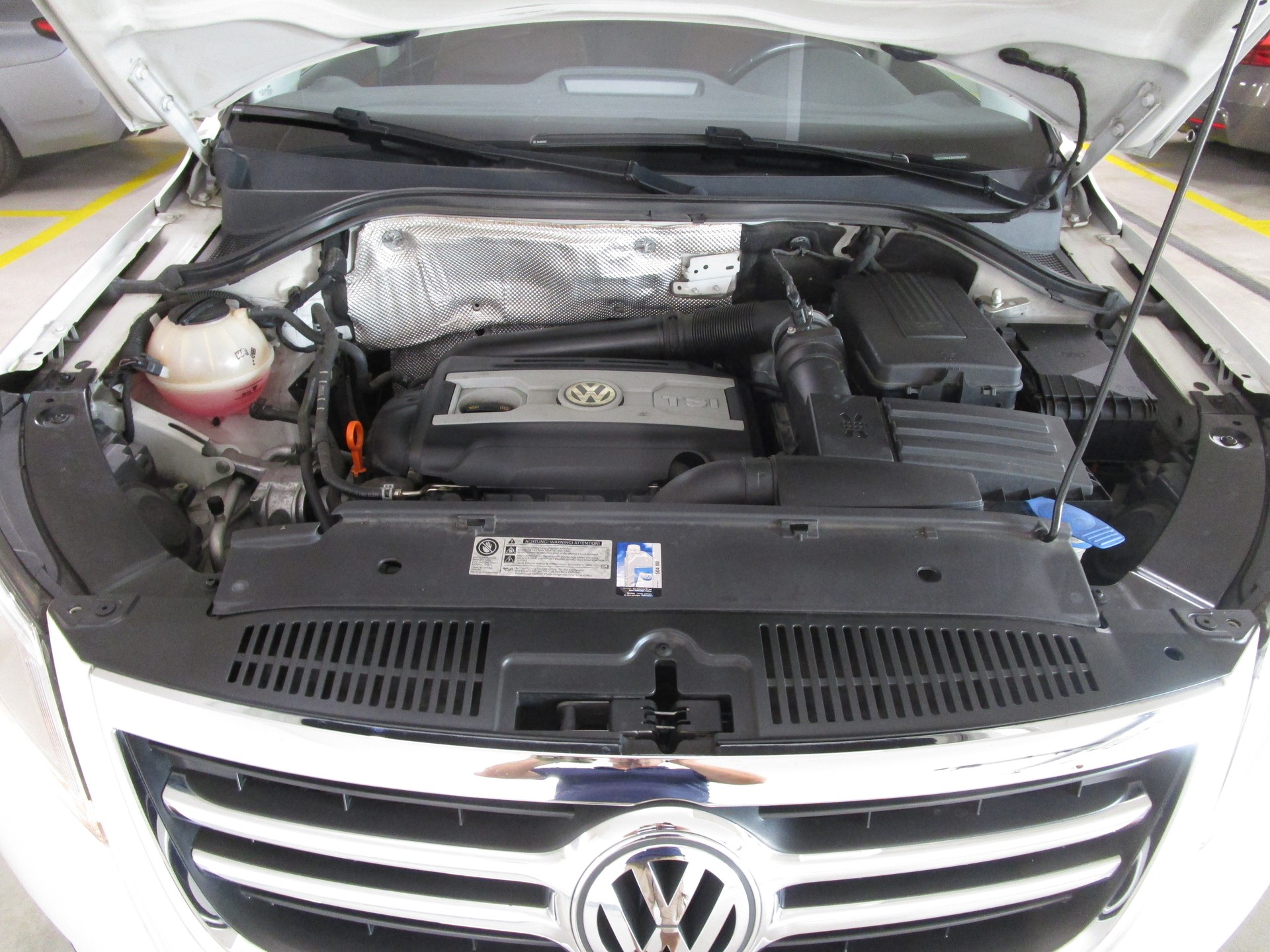 VW 2.0 TSI 200 Sport & Style-image-16