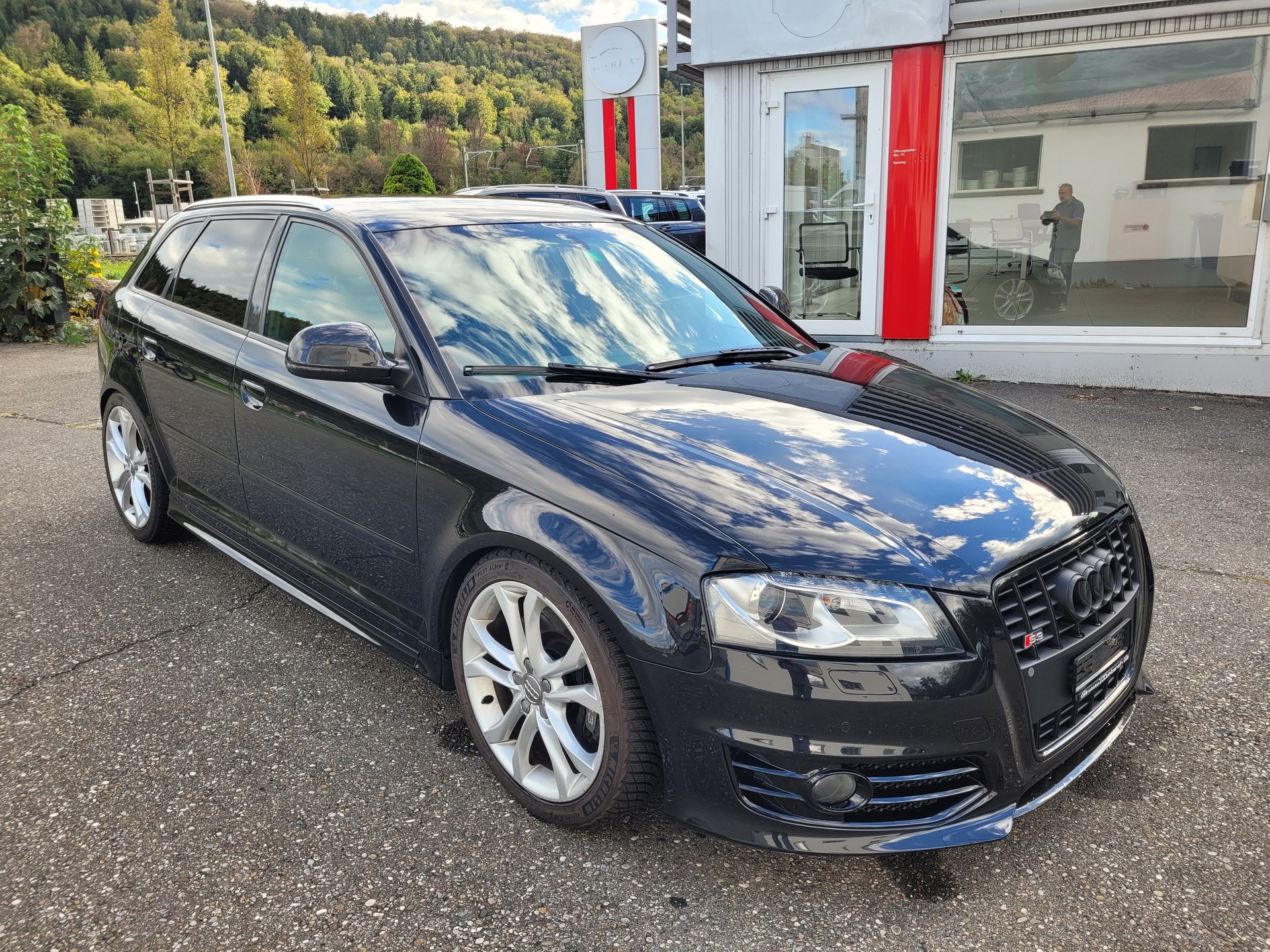 AUDI S3 2.0 TFSI quattro S-tronic-image-4