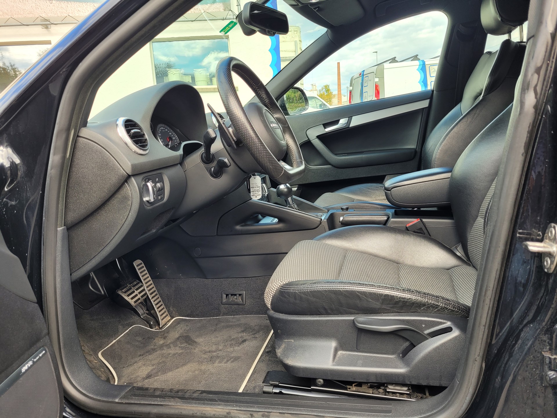 AUDI S3 2.0 TFSI quattro S-tronic-image-13
