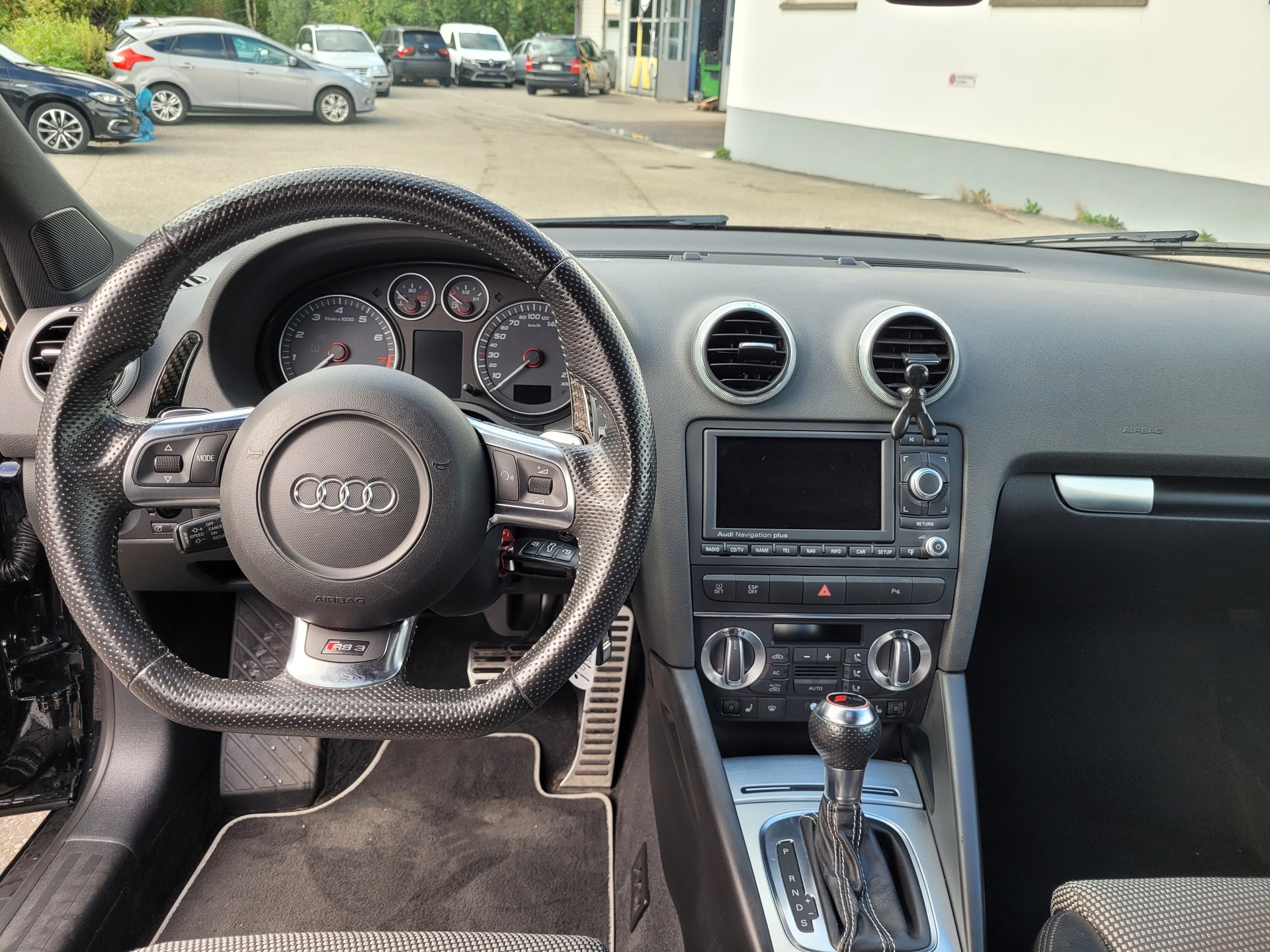 AUDI S3 2.0 TFSI quattro S-tronic-image-14