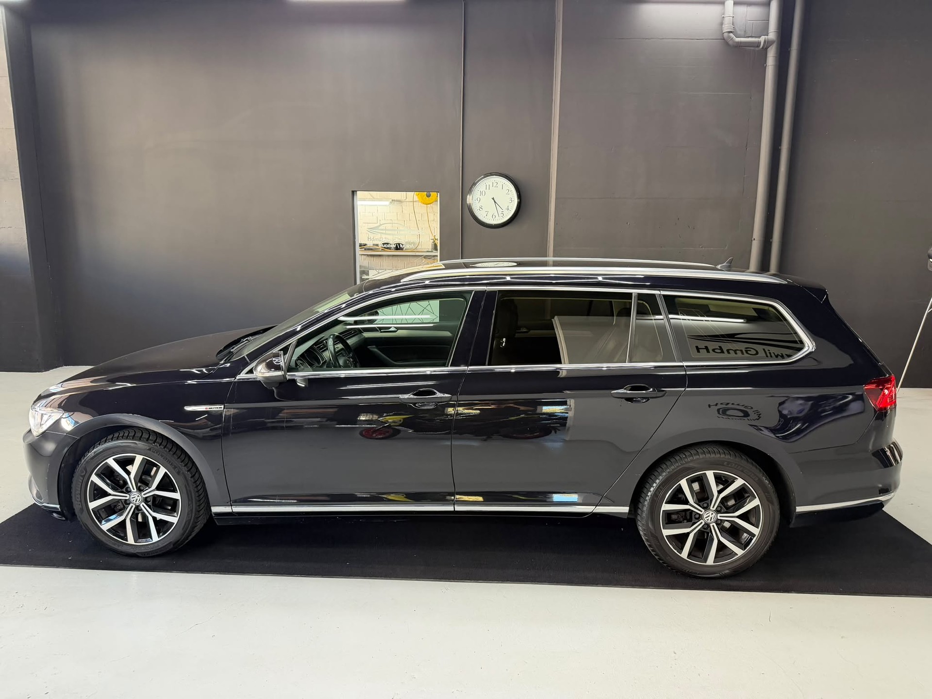 VW Passat Variant 2.0 TDI BMT Highline DSG 4Motion-image-3