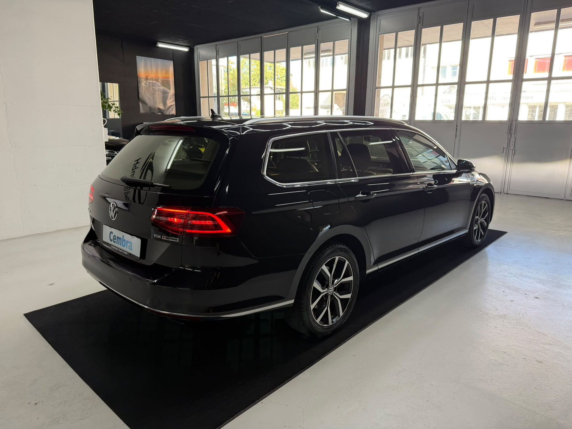 VW Passat Variant 2.0 TDI BMT Highline DSG 4Motion-image-13