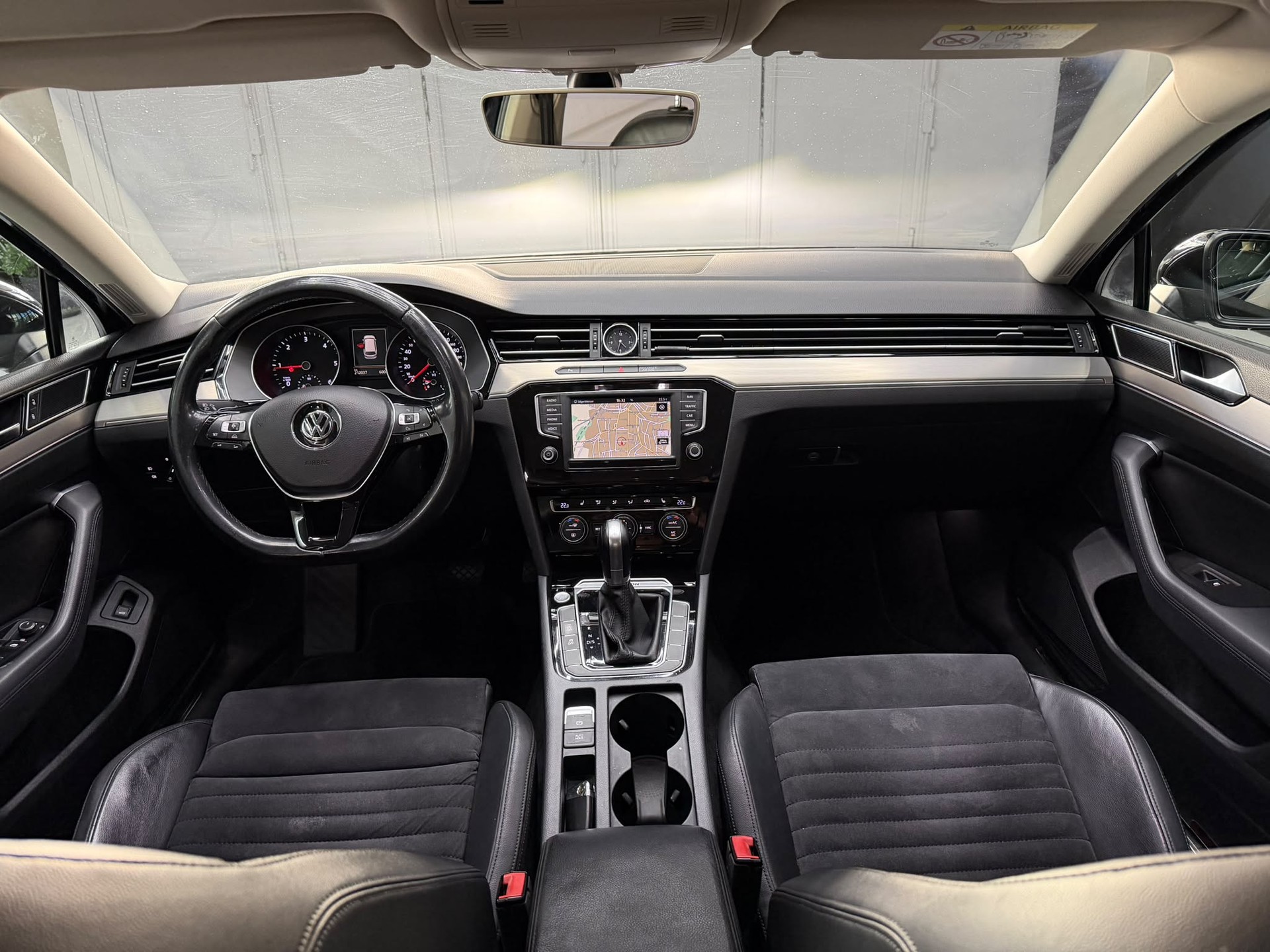 VW Passat Variant 2.0 TDI BMT Highline DSG 4Motion-image-4
