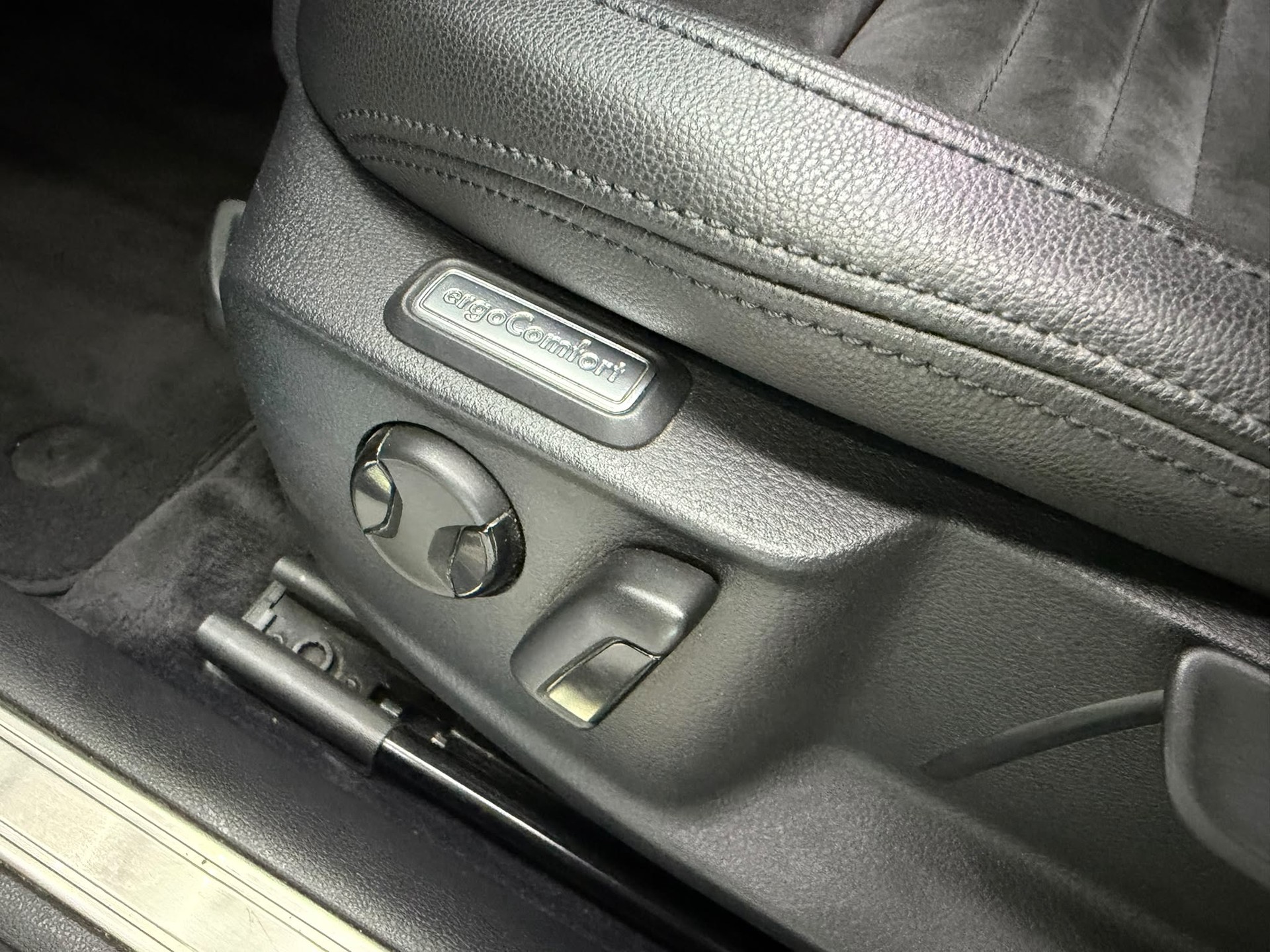VW Passat Variant 2.0 TDI BMT Highline DSG 4Motion-image-11