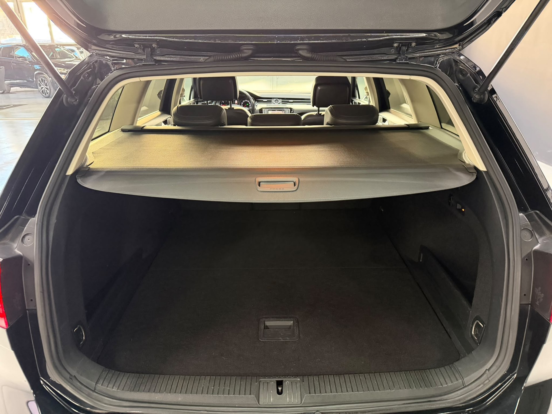 VW Passat Variant 2.0 TDI BMT Highline DSG 4Motion-image-10