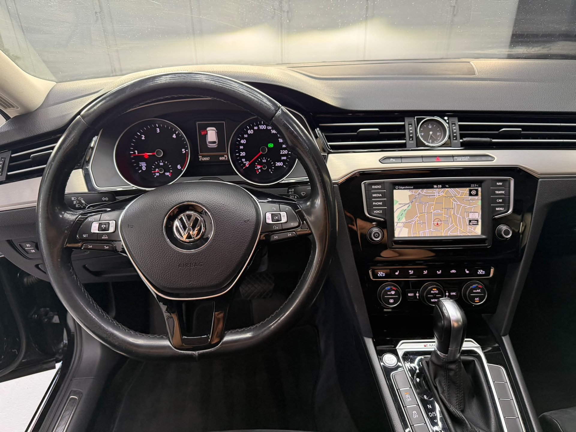VW Passat Variant 2.0 TDI BMT Highline DSG 4Motion-image-8
