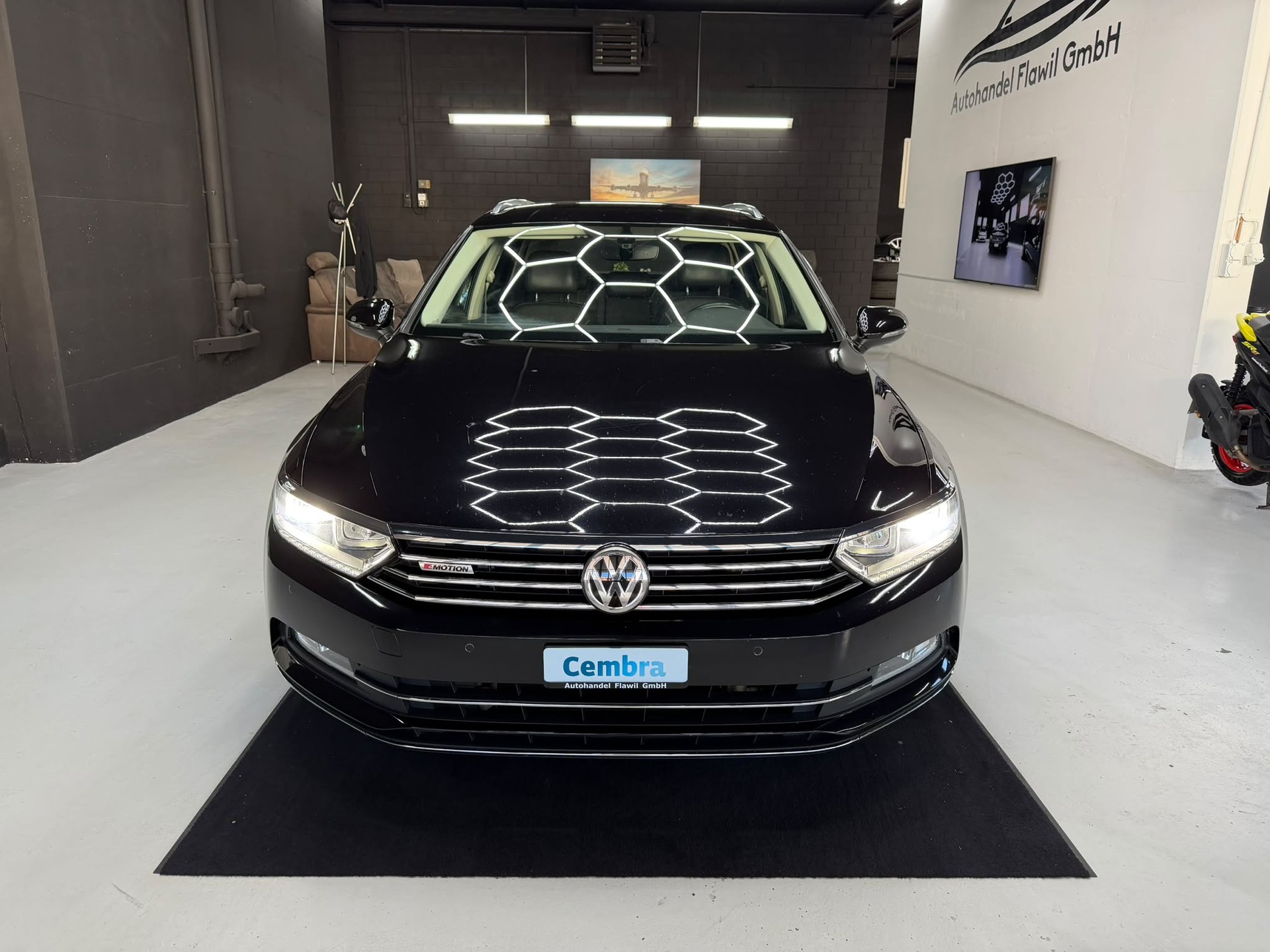 VW Passat Variant 2.0 TDI BMT Highline DSG 4Motion-image-1