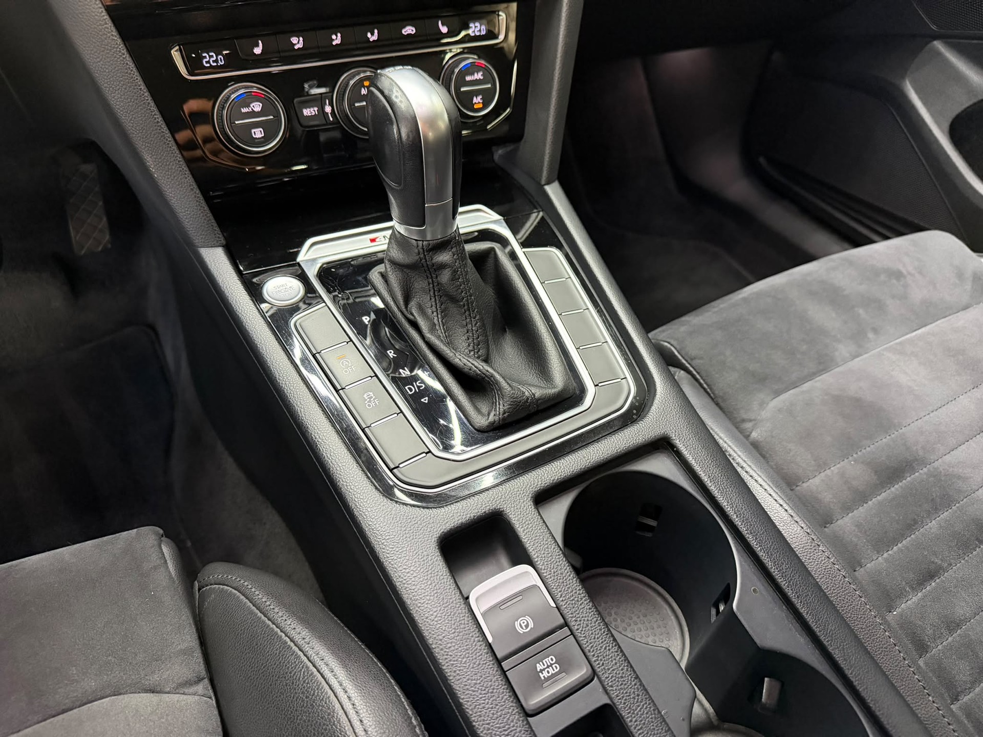 VW Passat Variant 2.0 TDI BMT Highline DSG 4Motion-image-7