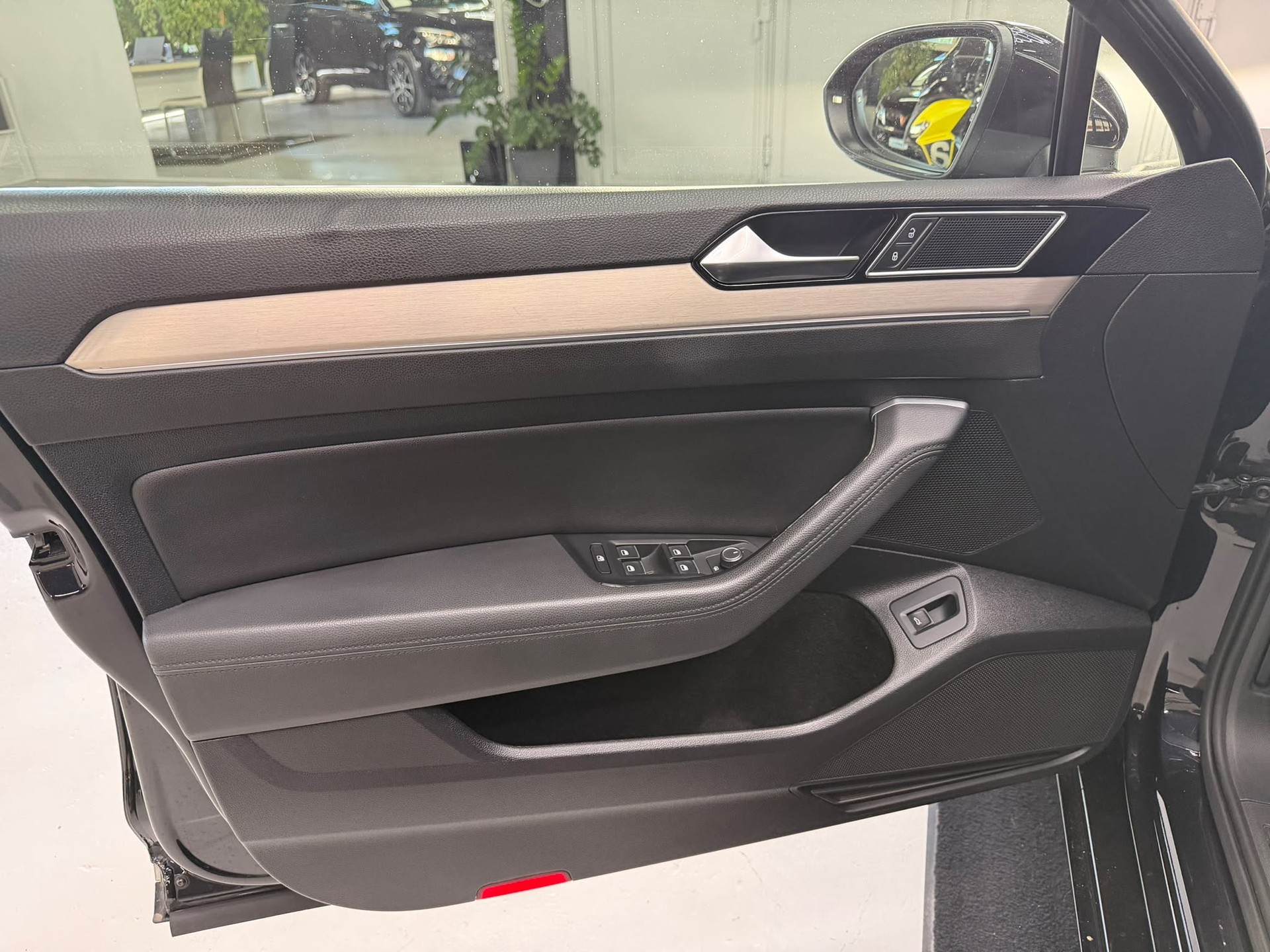 VW Passat Variant 2.0 TDI BMT Highline DSG 4Motion-image-9