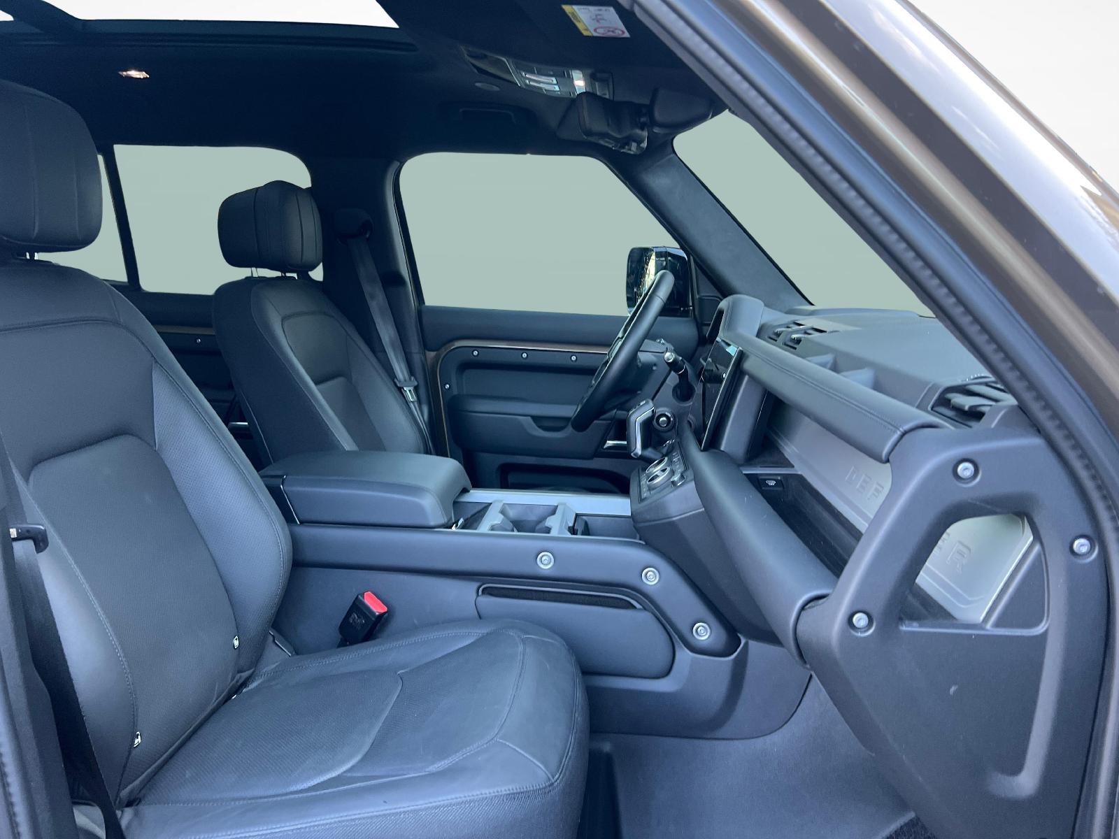 LAND ROVER Defender 110 3.0 D I6 300 X-image-9