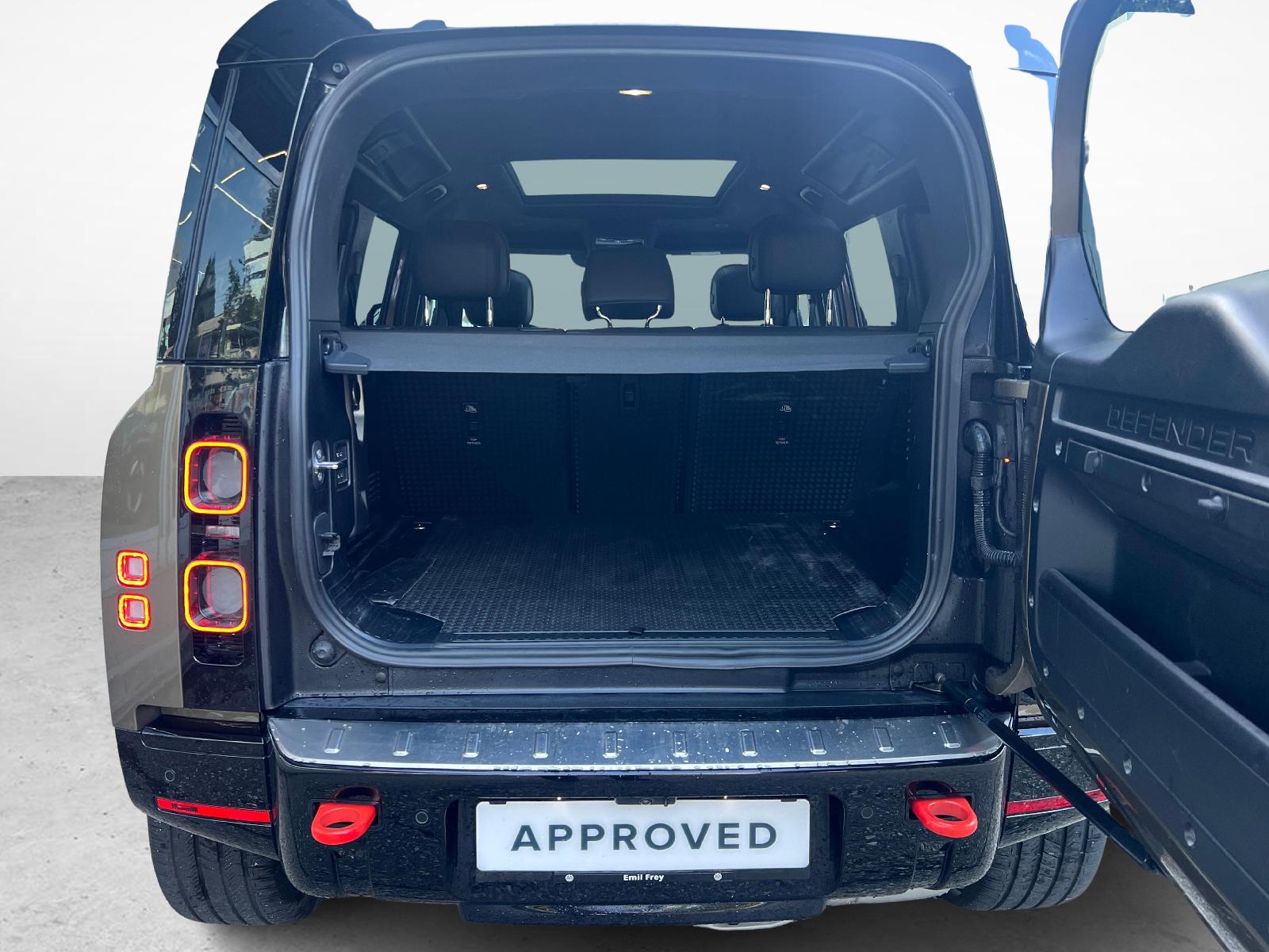 LAND ROVER Defender 110 3.0 D I6 300 X-image-11