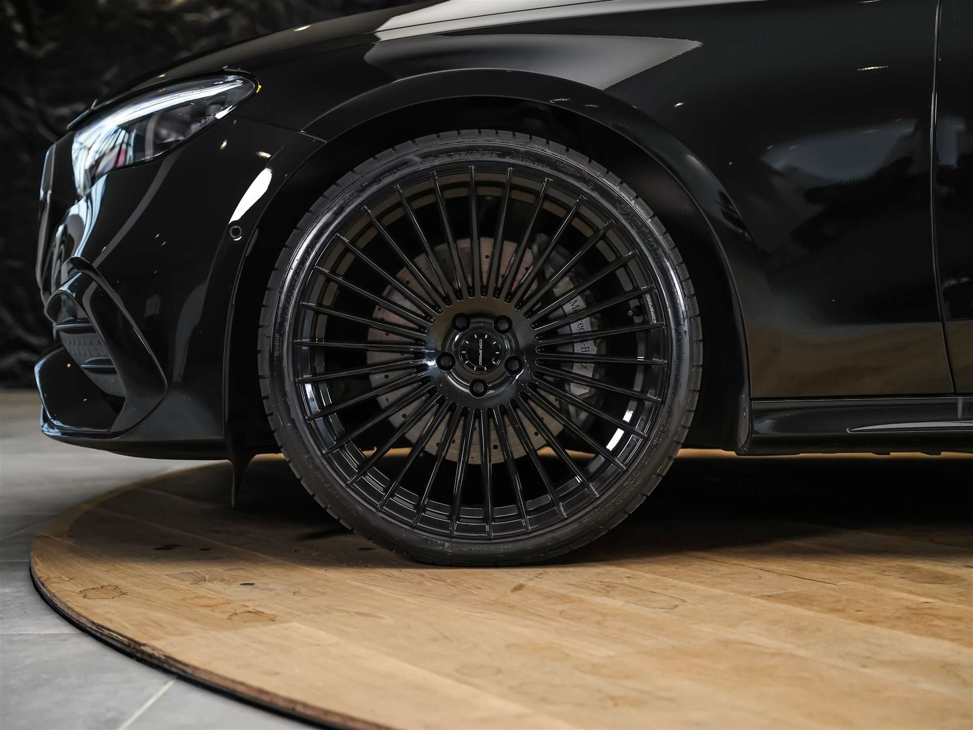 MERCEDES-BENZ E 220 d AMG Line 9G-Tronic *21" Felgen*Werksgarantie*Panorama*Lenkradheizung*-image-17