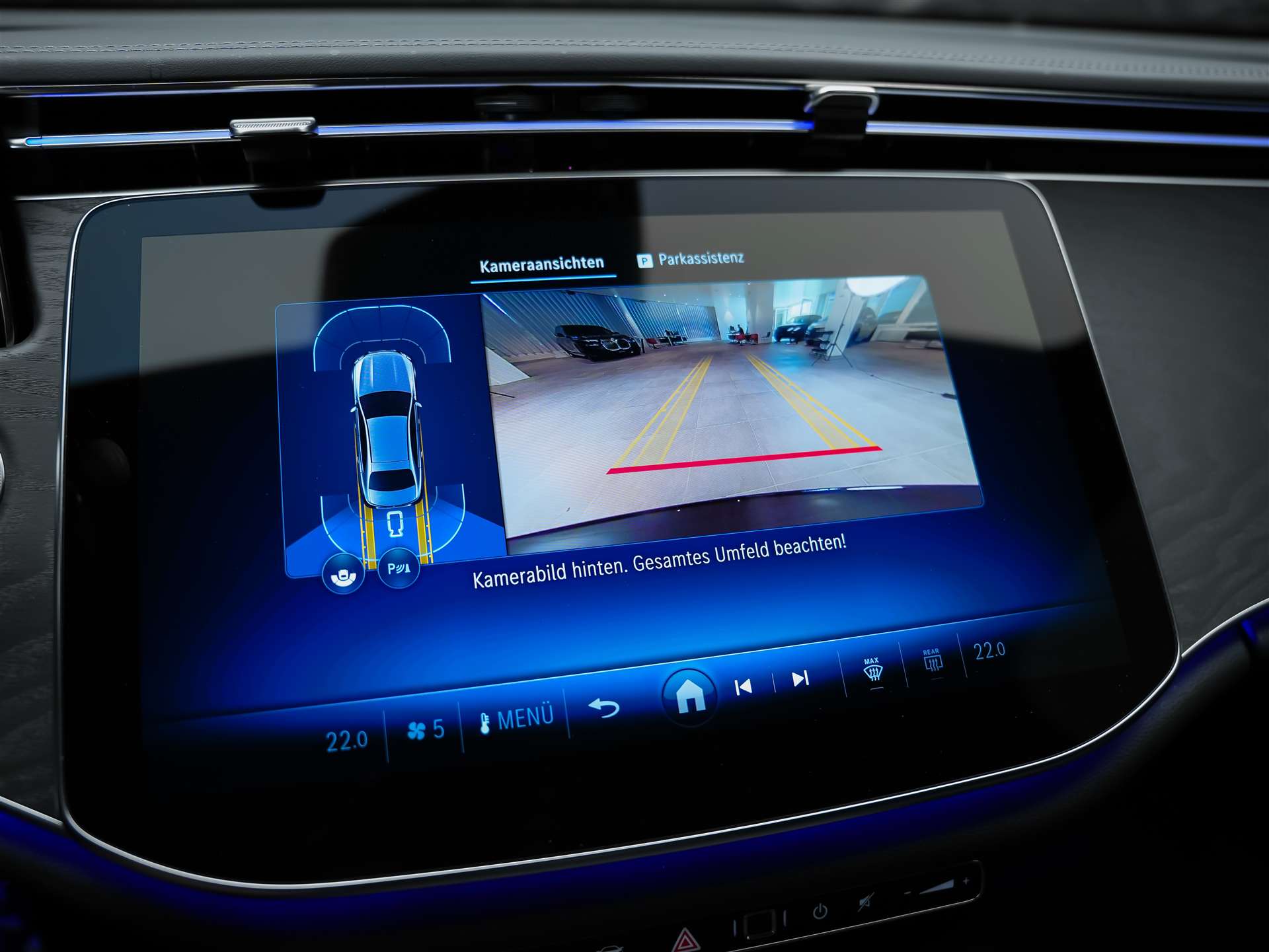 MERCEDES-BENZ E 220 d AMG Line 9G-Tronic *21" Felgen*Werksgarantie*Panorama*Lenkradheizung*-image-42