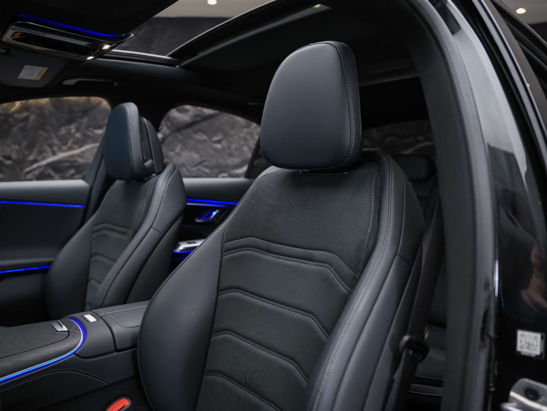 MERCEDES-BENZ E 220 d AMG Line 9G-Tronic *21" Felgen*Werksgarantie*Panorama*Lenkradheizung*-image-9