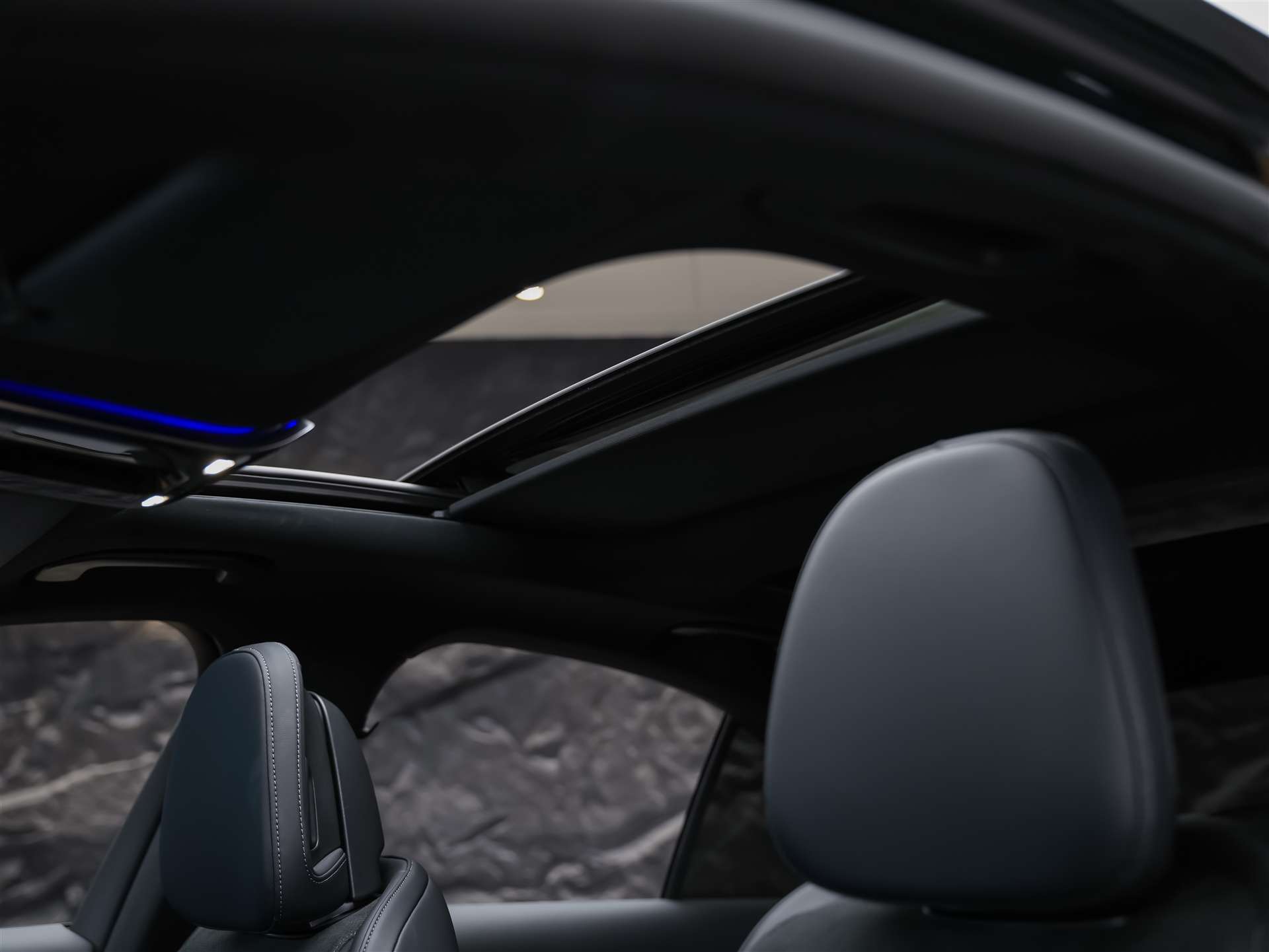 MERCEDES-BENZ E 220 d AMG Line 9G-Tronic *21" Felgen*Werksgarantie*Panorama*Lenkradheizung*-image-10