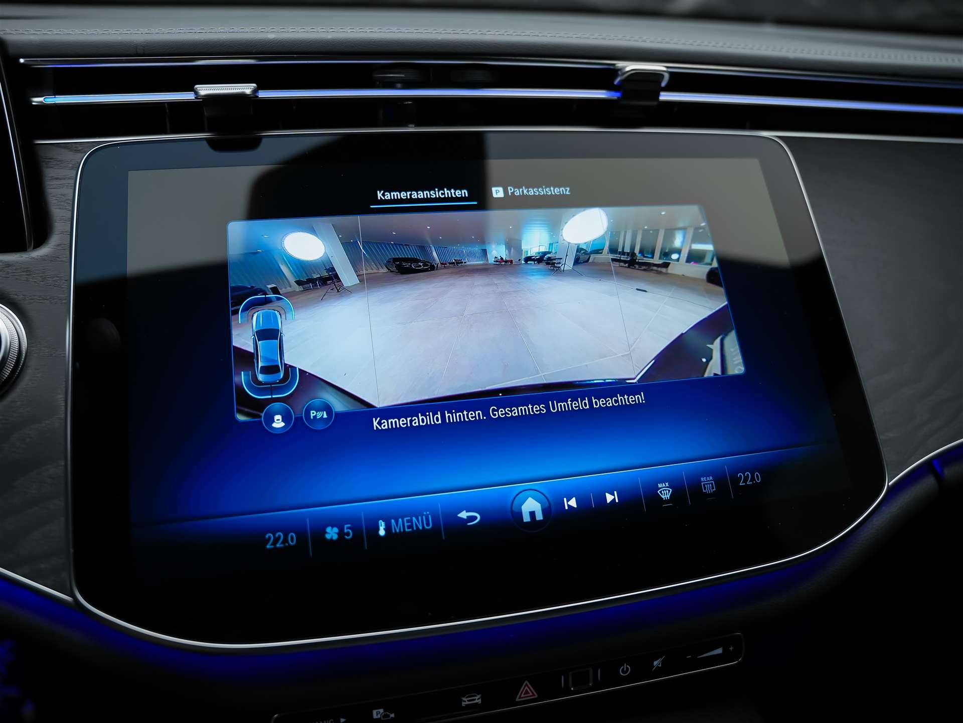MERCEDES-BENZ E 220 d AMG Line 9G-Tronic *21" Felgen*Werksgarantie*Panorama*Lenkradheizung*-image-43