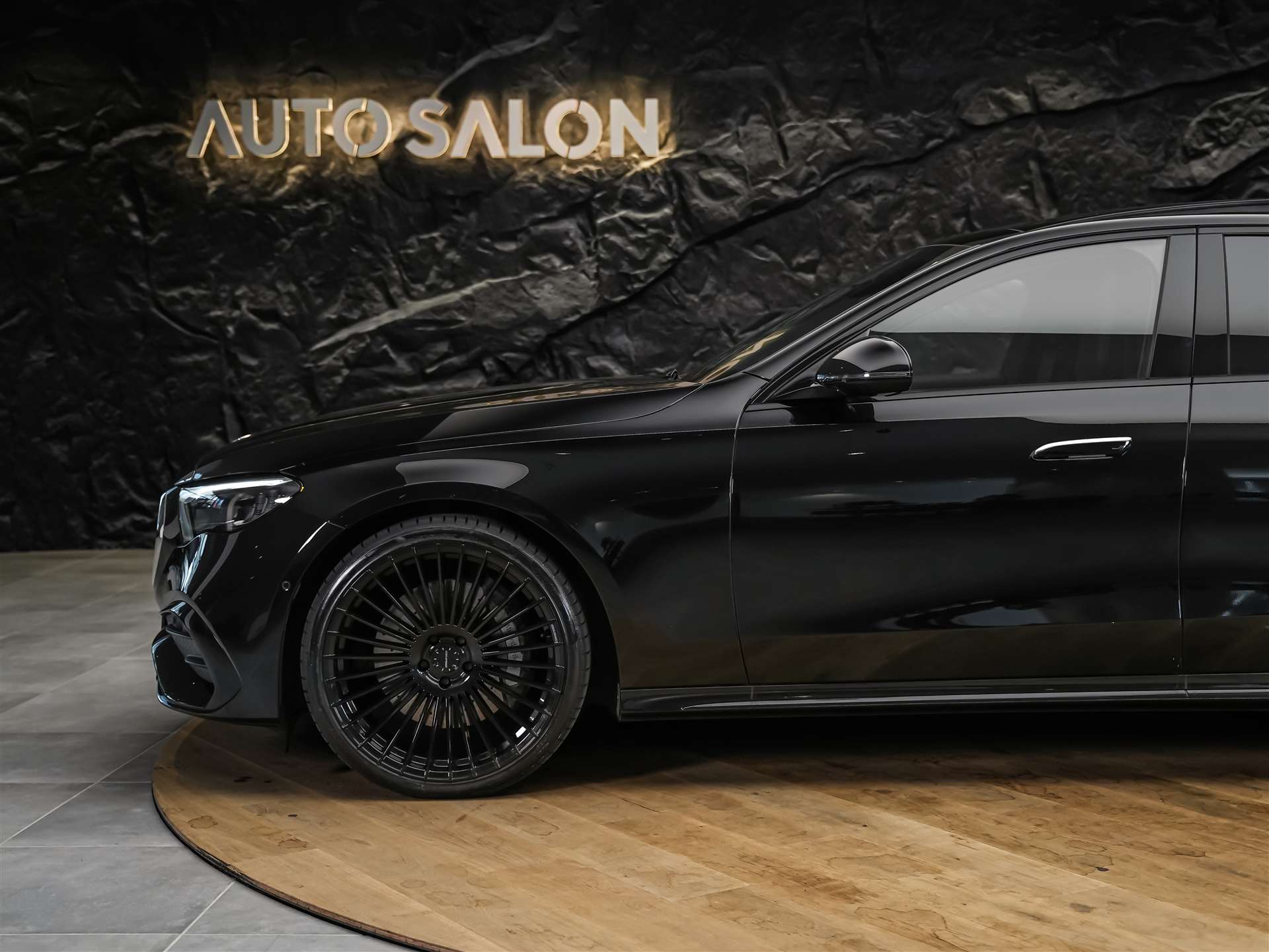 MERCEDES-BENZ E 220 d AMG Line 9G-Tronic *21" Felgen*Werksgarantie*Panorama*Lenkradheizung*-image-16