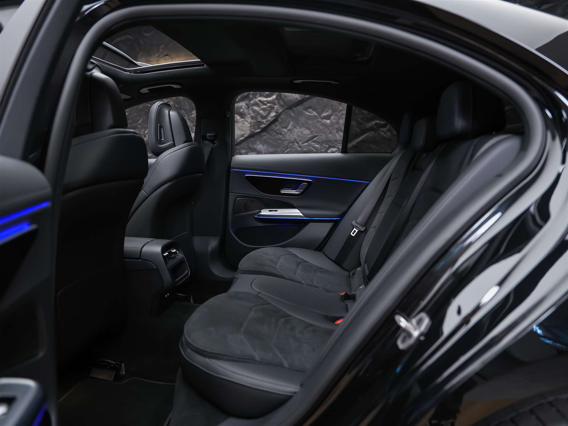 MERCEDES-BENZ E 220 d AMG Line 9G-Tronic *21" Felgen*Werksgarantie*Panorama*Lenkradheizung*-image-13