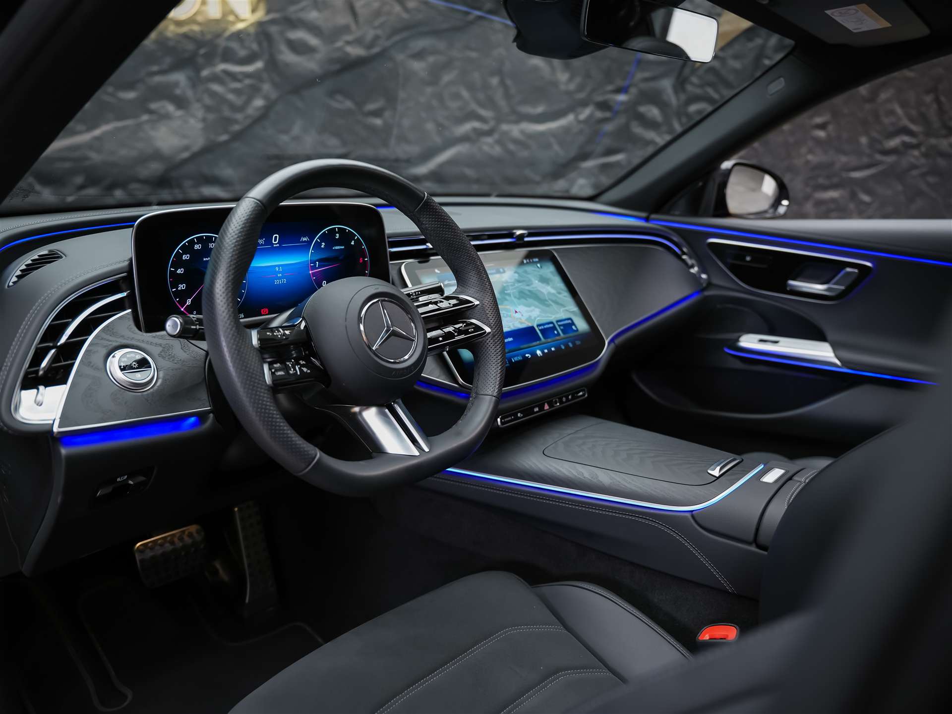MERCEDES-BENZ E 220 d AMG Line 9G-Tronic *21" Felgen*Werksgarantie*Panorama*Lenkradheizung*-image-7