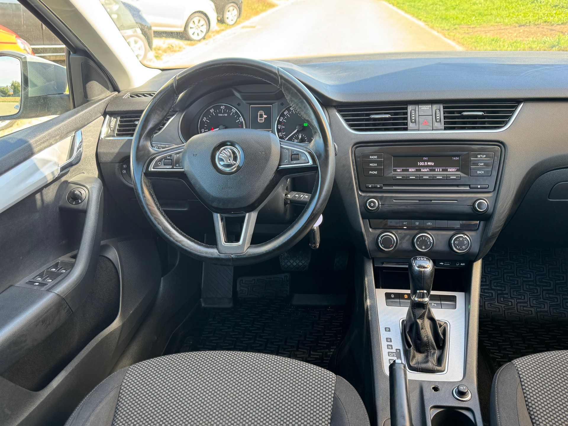 SKODA Octavia Combi 1.4 TSI Ambition DSG-image-8