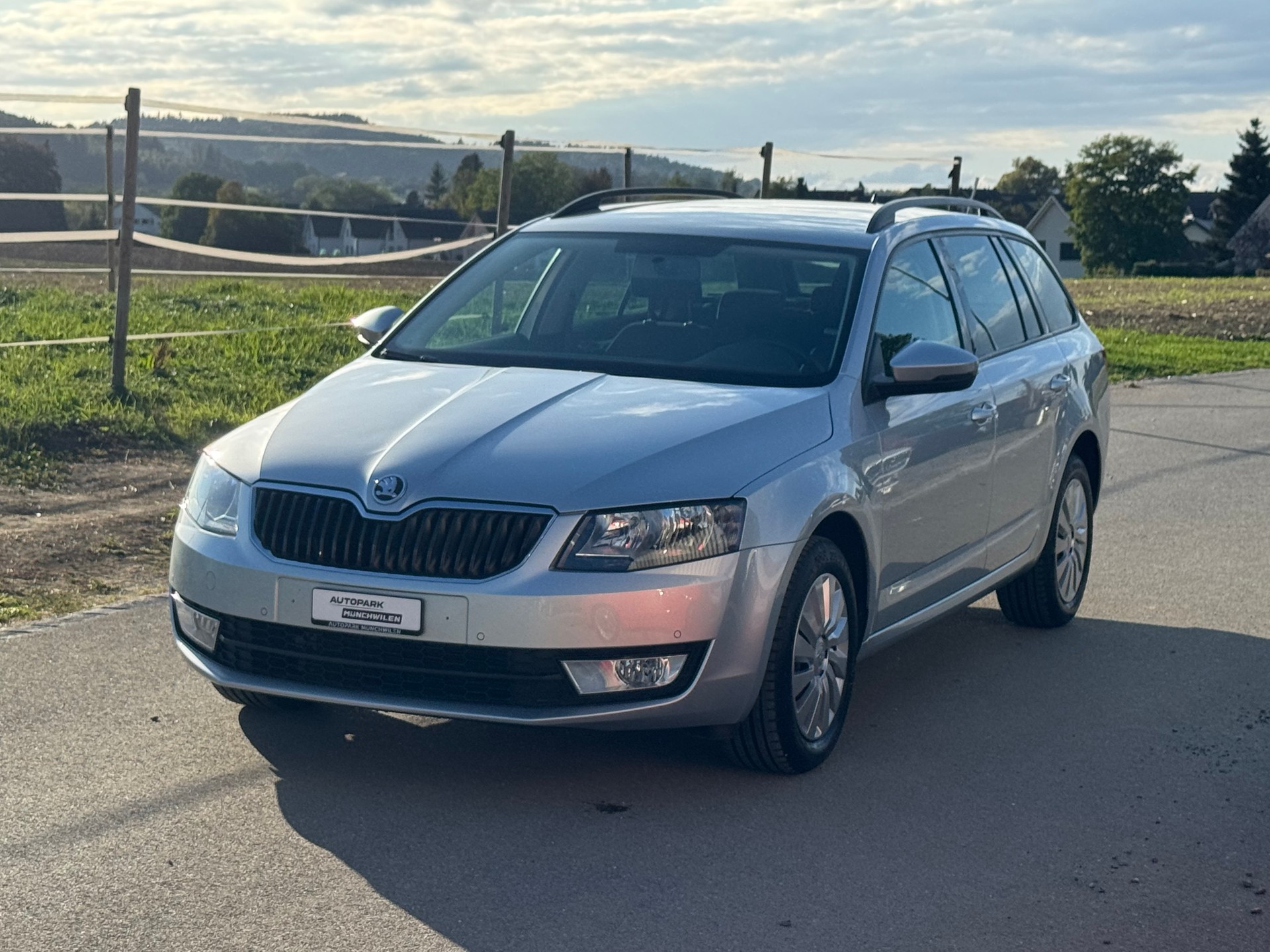 SKODA Octavia Combi 1.4 TSI Ambition DSG-image-0
