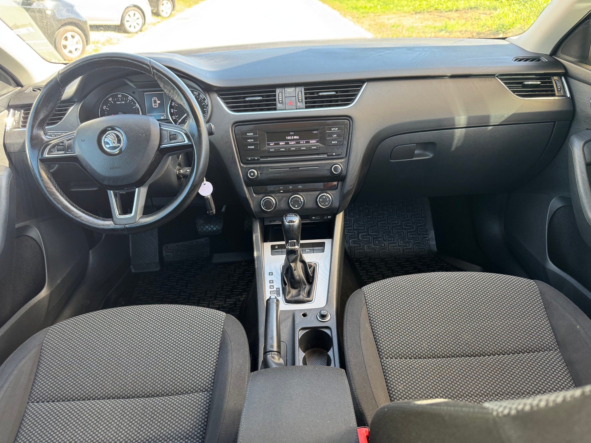 SKODA Octavia Combi 1.4 TSI Ambition DSG-image-7