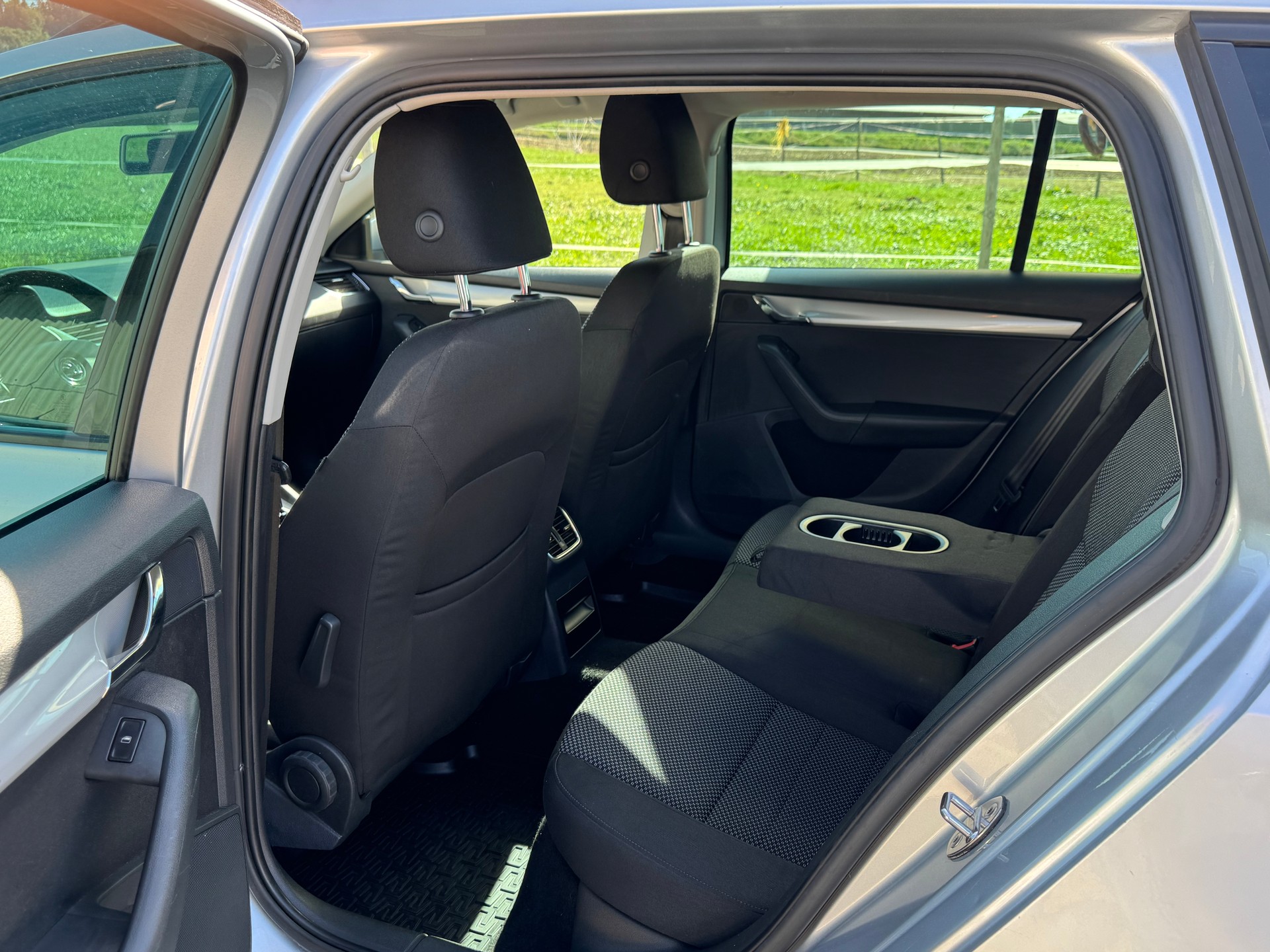 SKODA Octavia Combi 1.4 TSI Ambition DSG-image-9